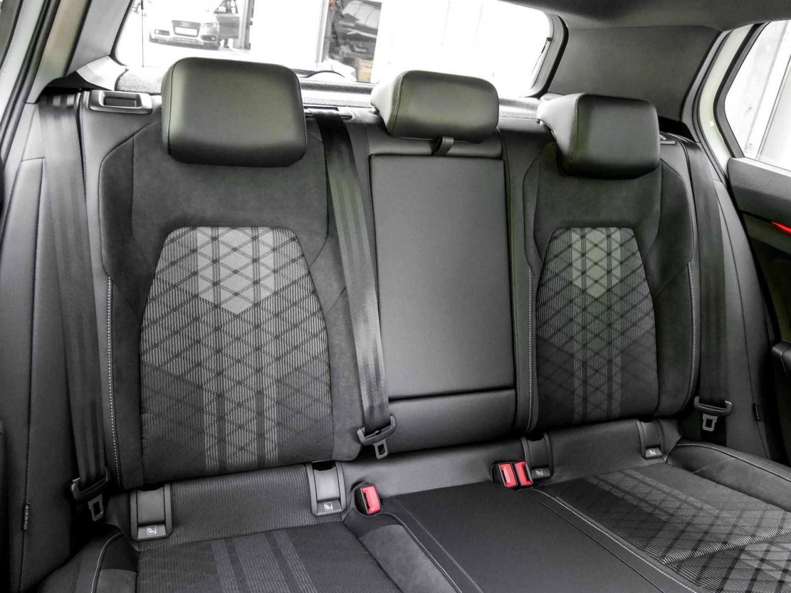 Volkswagen Golf 1.5 R-LINE DSG BLACKSTYLE PANO MATRIXLED