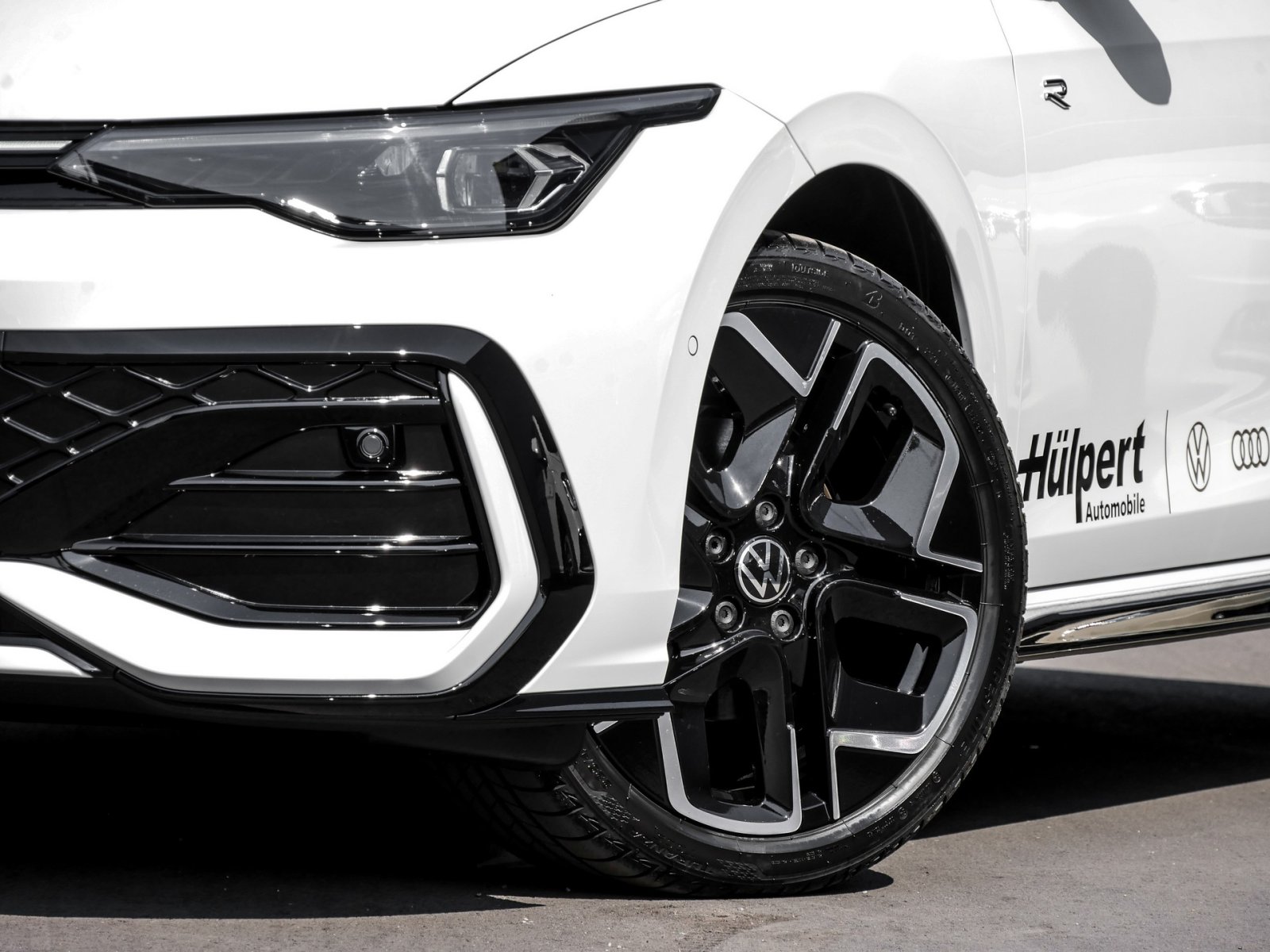 Volkswagen Golf 1.5 R-LINE DSG BLACKSTYLE PANO MATRIXLED