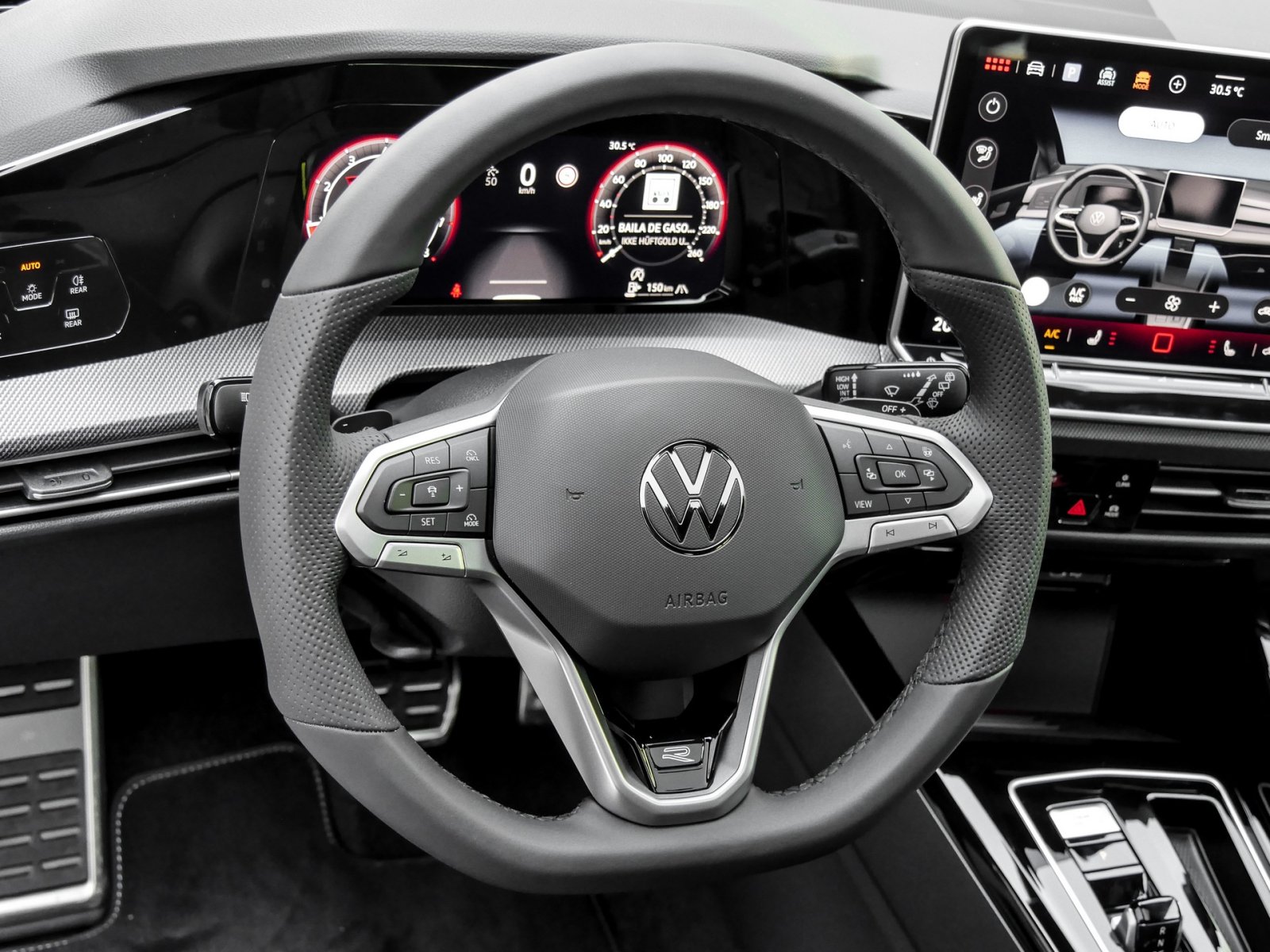 Volkswagen Golf 1.5 R-LINE DSG BLACKSTYLE PANO MATRIXLED