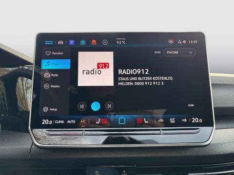 Volkswagen Golf 1.5 R-LINE DSG BLACKSTYLE 360CAM MATRIXLED LM18