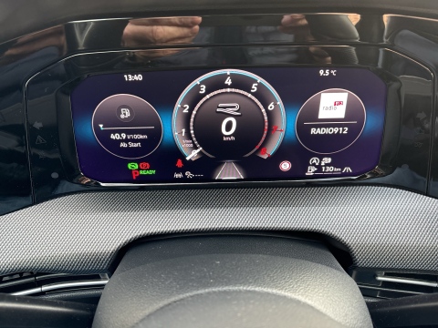 Volkswagen Golf 1.5 R-LINE DSG BLACKSTYLE 360CAM MATRIXLED LM18