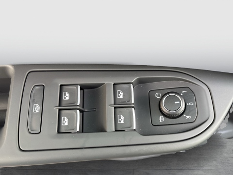 Volkswagen Golf 1.5 R-LINE DSG BLACKSTYLE 360CAM MATRIXLED LM18