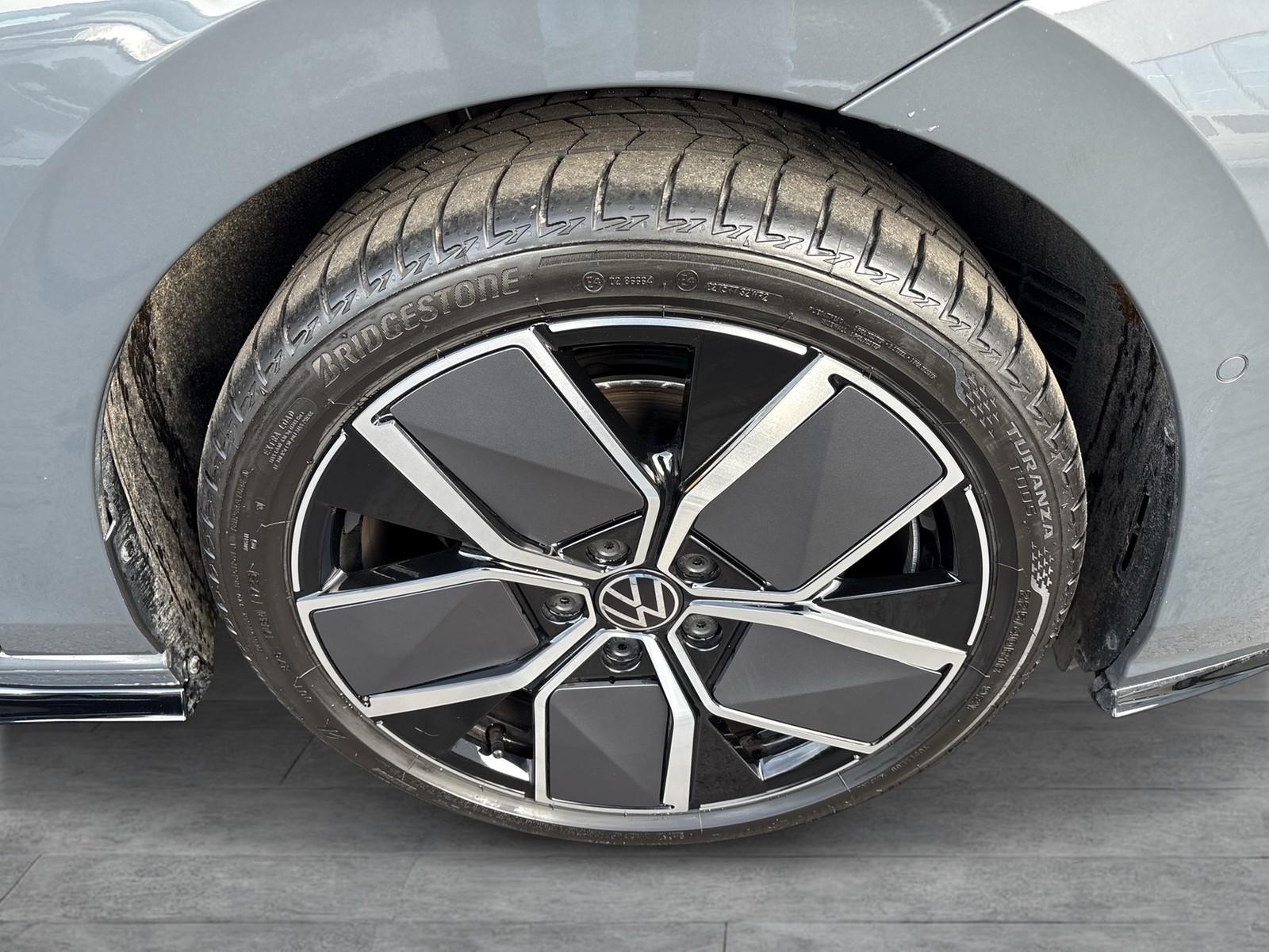 Volkswagen Golf 1.5 R-LINE DSG BLACKSTYLE 360CAM MATRIXLED LM18