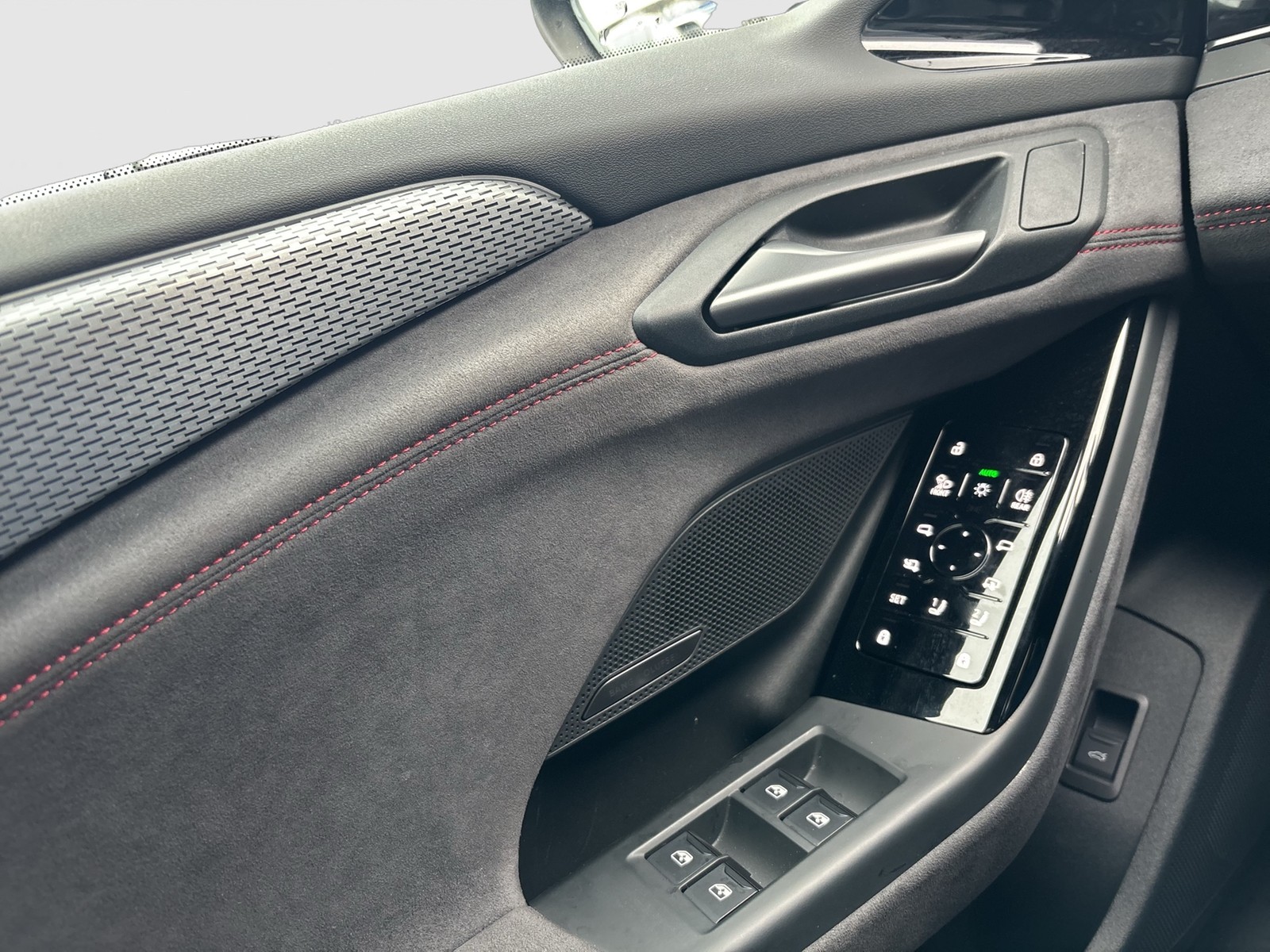 Audi A6 e-tron Avant quattro S LINE PANO B&O AHK LM21