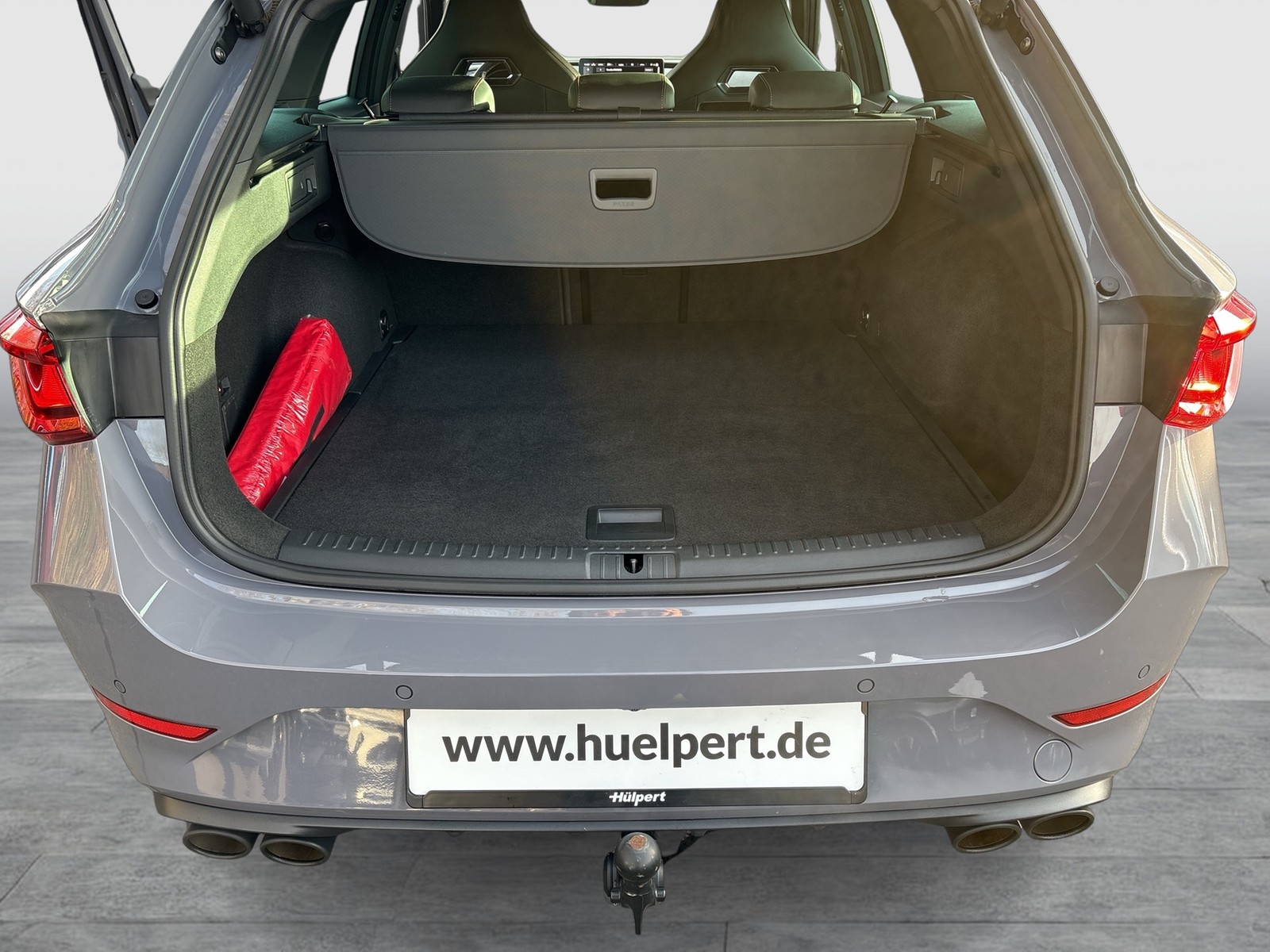 Cupra Leon ST 2.0 VZ 4X4 LEDER PANO AHK CAM ACC LM19