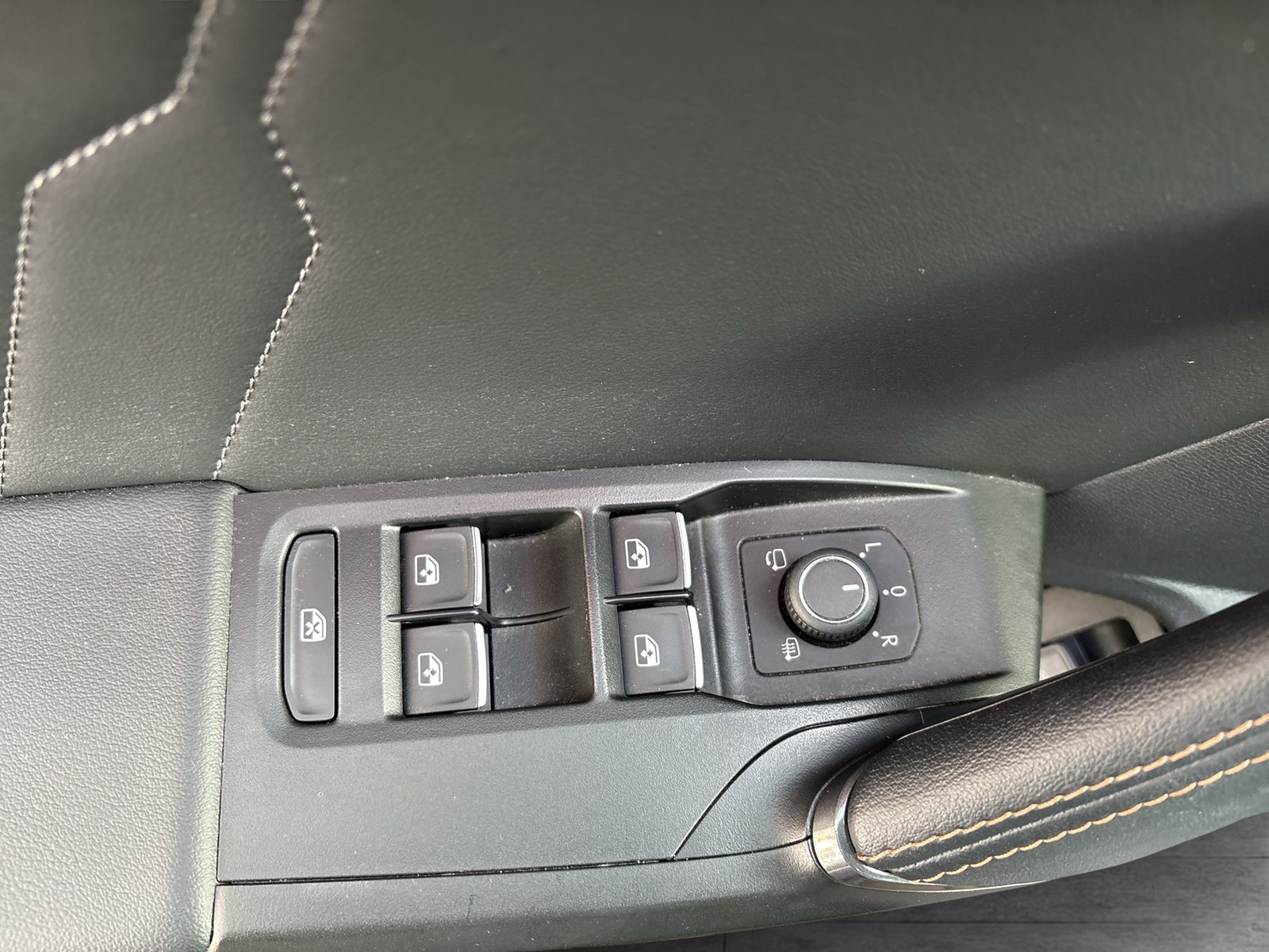 Cupra Leon ST 2.0 VZ 4X4 LEDER PANO AHK CAM ACC LM19