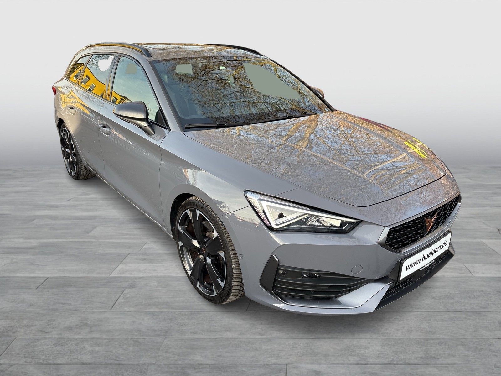 Cupra Leon ST 2.0 VZ 4X4 LEDER PANO AHK CAM ACC LM19