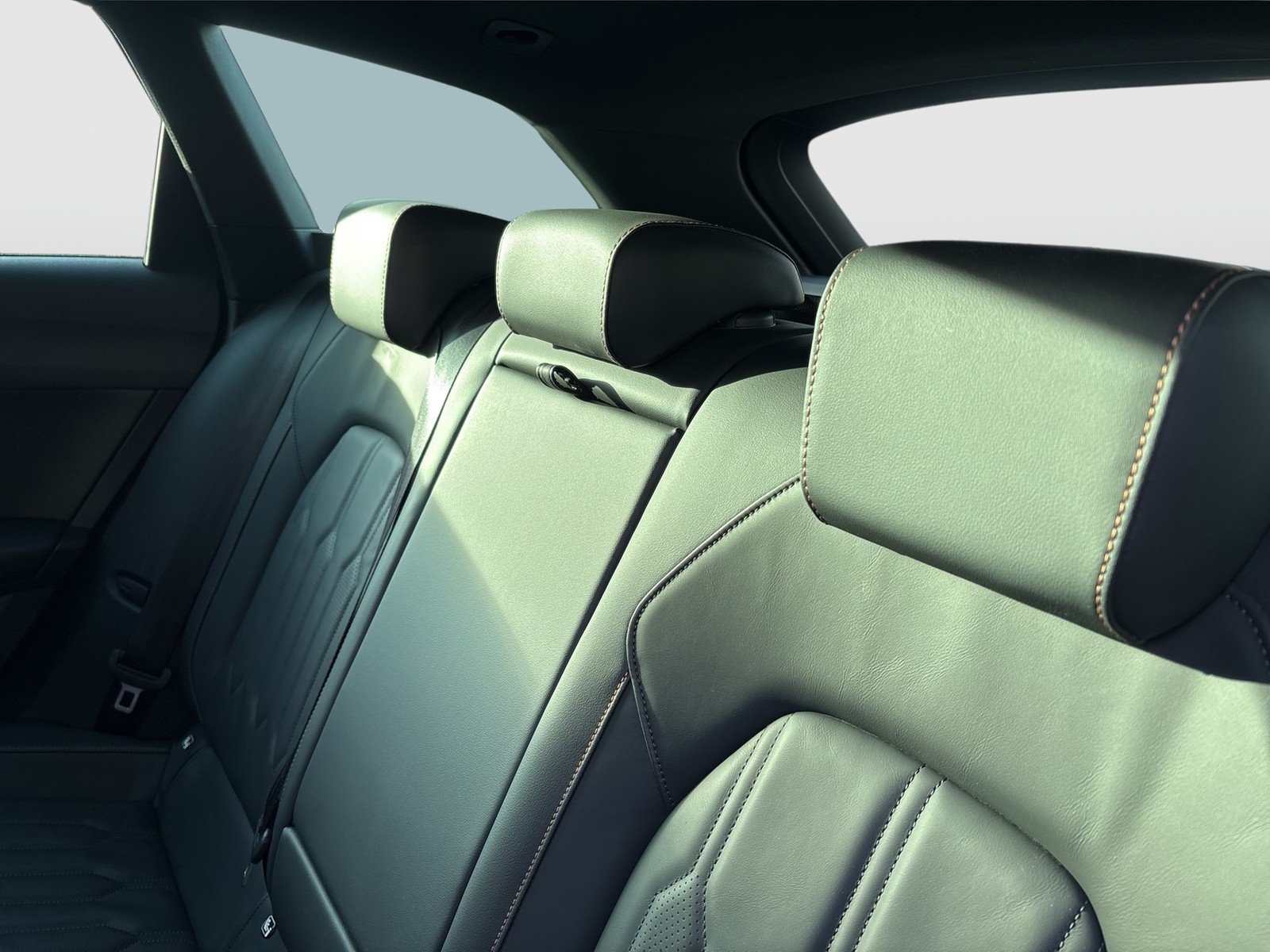 Cupra Leon ST 2.0 VZ 4X4 LEDER PANO AHK CAM ACC LM19