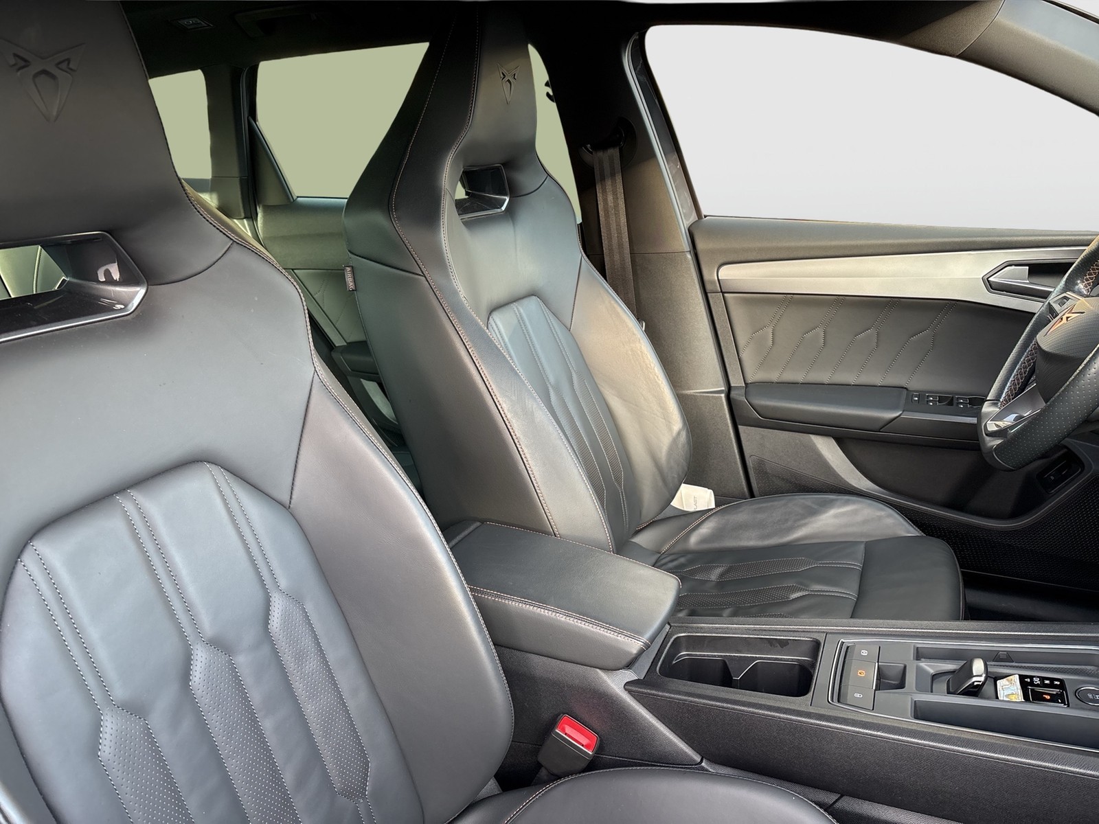 Cupra Leon ST 2.0 VZ 4X4 LEDER PANO AHK CAM ACC LM19