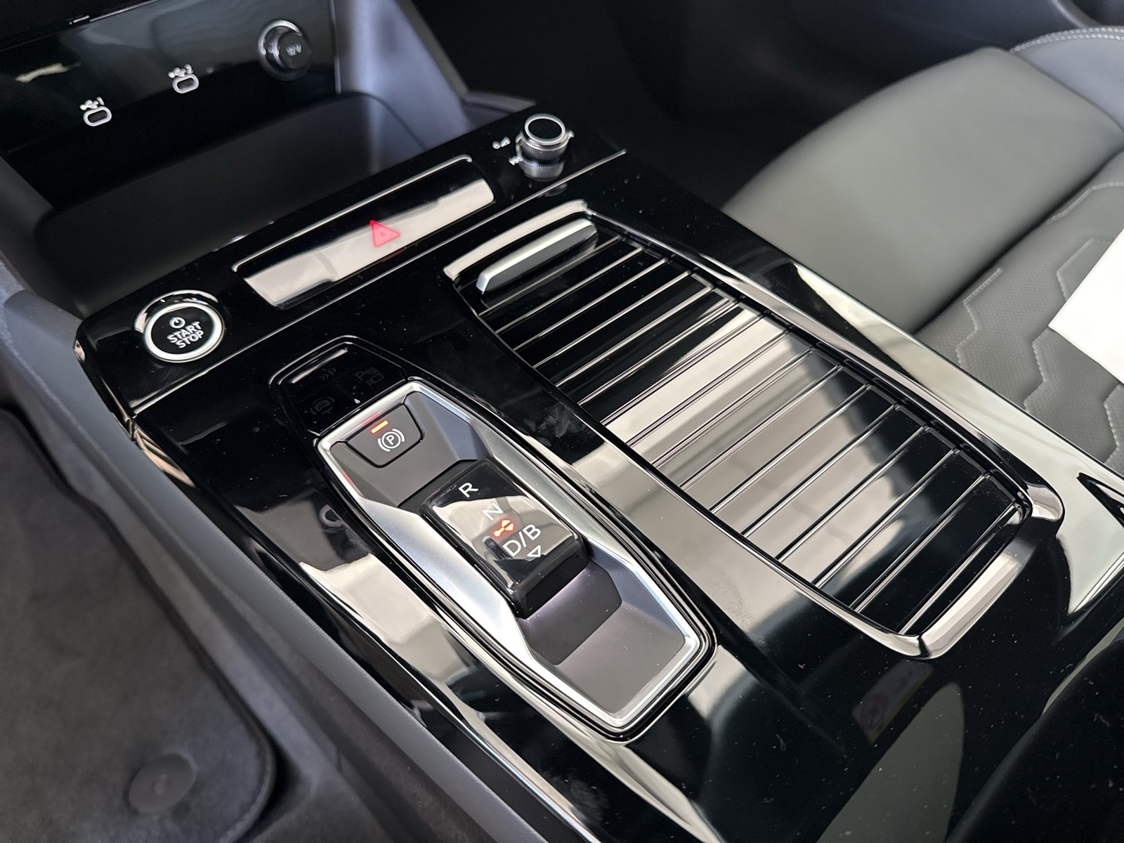 Audi A6 e-tron Avant quattro S LINE TECHPRO PANO 21"