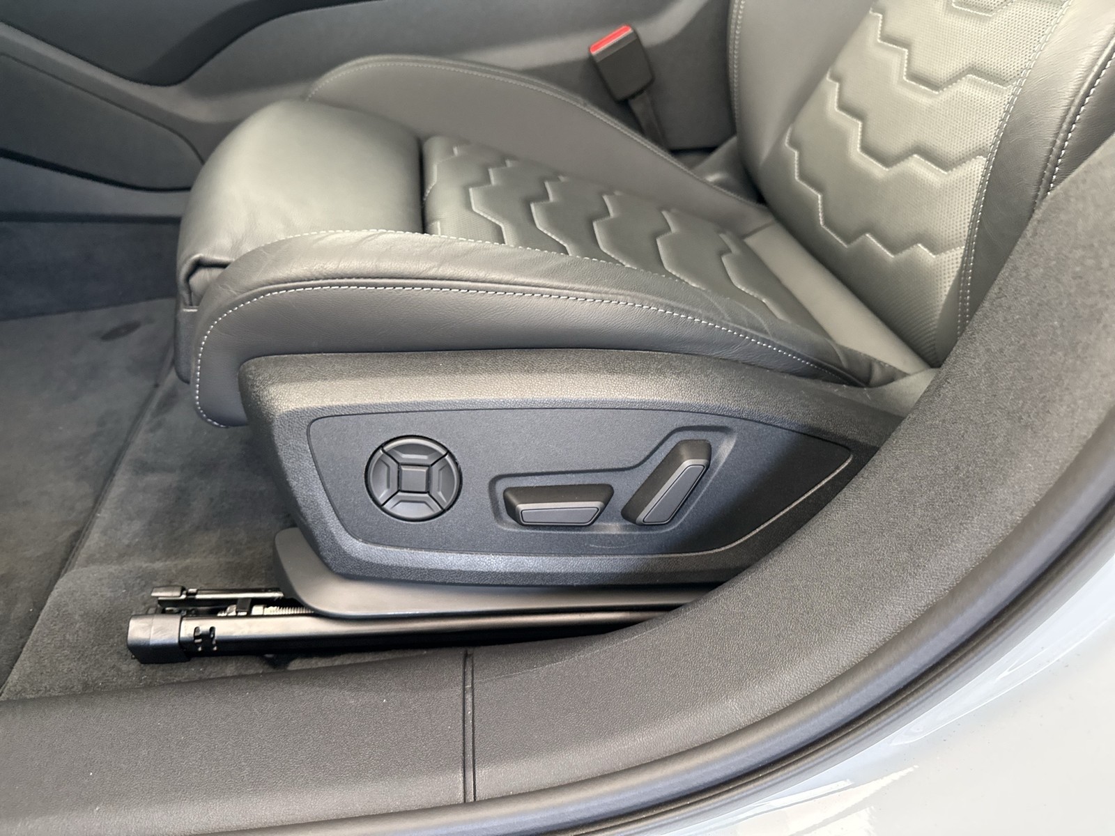 Audi A6 e-tron Avant quattro S LINE TECHPRO PANO 21"