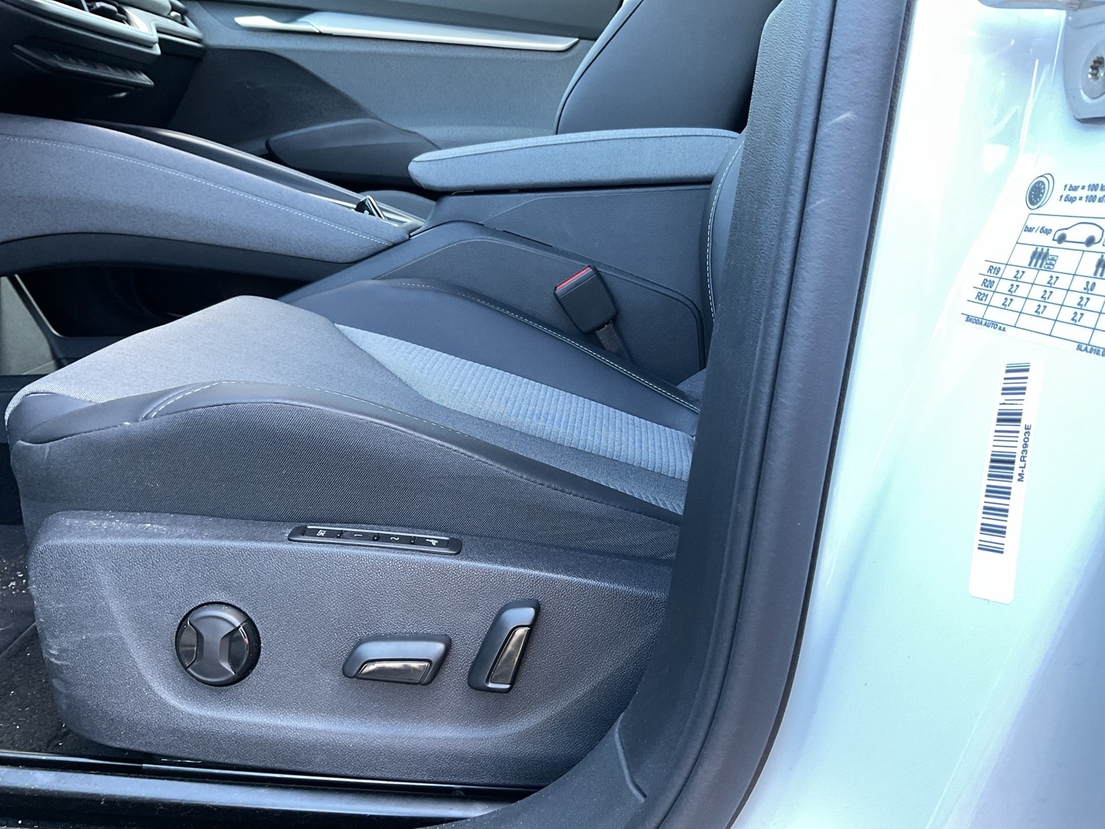 Skoda Enyaq 85 LOFT WÄRMEPUMPE CANTON AHK 360°CAM LM20
