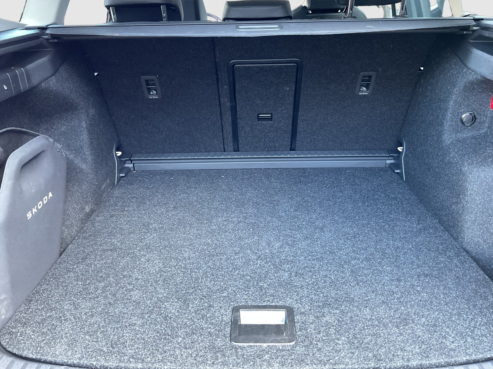 Skoda Enyaq 85 LOFT WÄRMEPUMPE CANTON AHK 360°CAM LM20