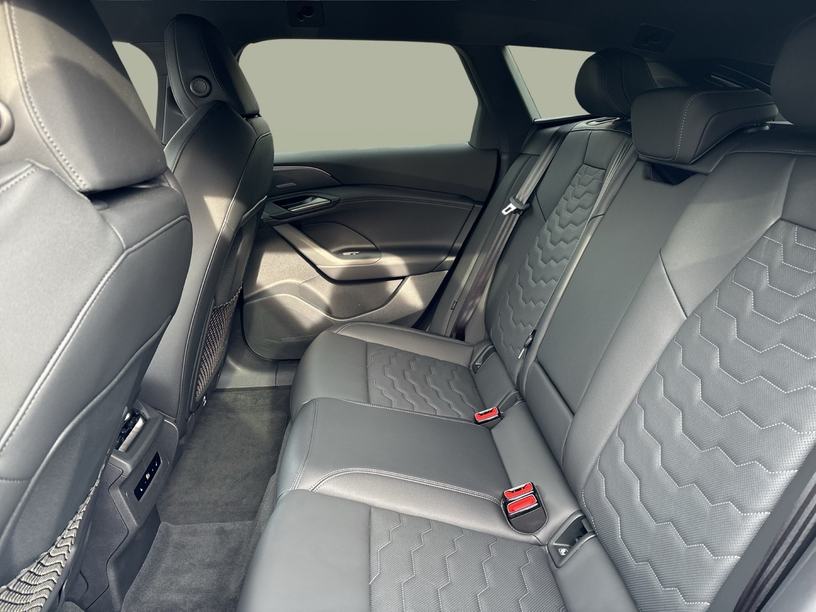 Audi A6 e-tron Avant S LINE BLACKPAK TECHPRO B&O ACC