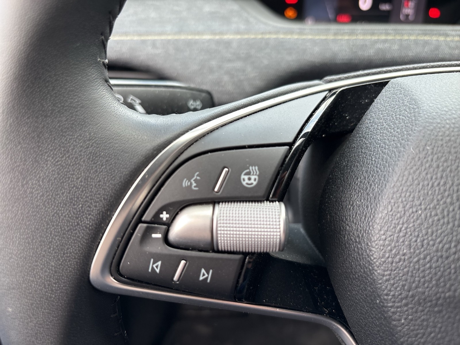 Skoda Elroq 85 LOFT WÄRMEPUMPE AHK CAM ACC LM19 NAVI