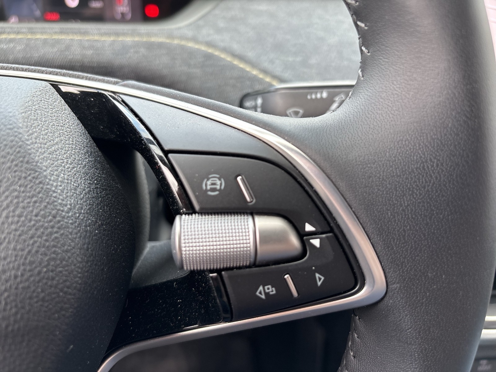Skoda Elroq 85 LOFT WÄRMEPUMPE AHK CAM ACC LM19 NAVI