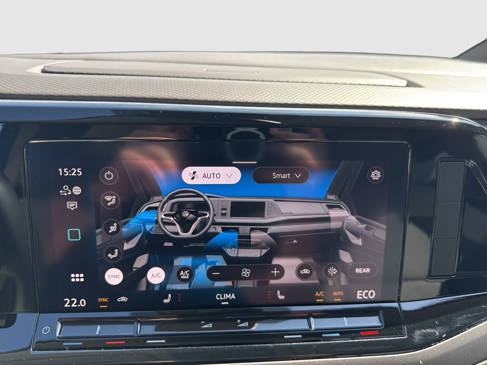 Volkswagen T7 Multivan HYBRID Kurz 4x4 Navi Pano Matrix AHK