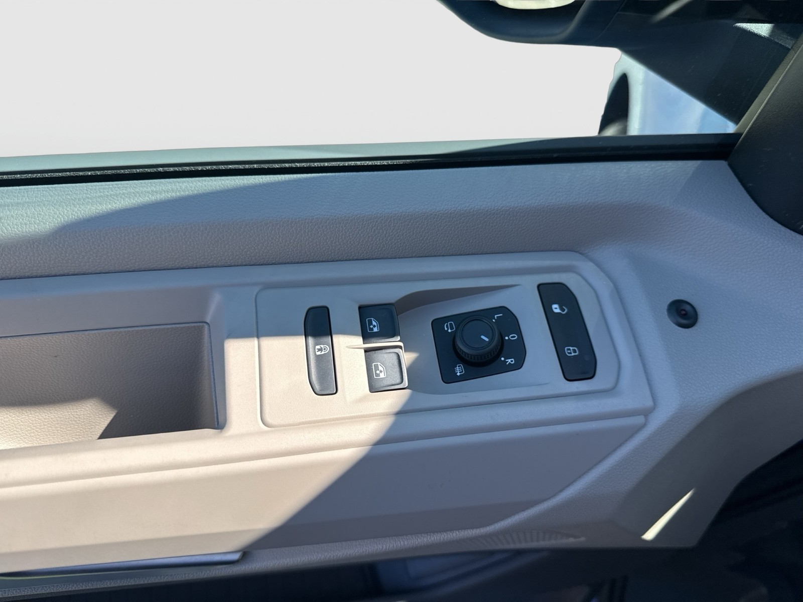 Volkswagen T7 Multivan HYBRID Kurz 4x4 Navi Pano Matrix AHK