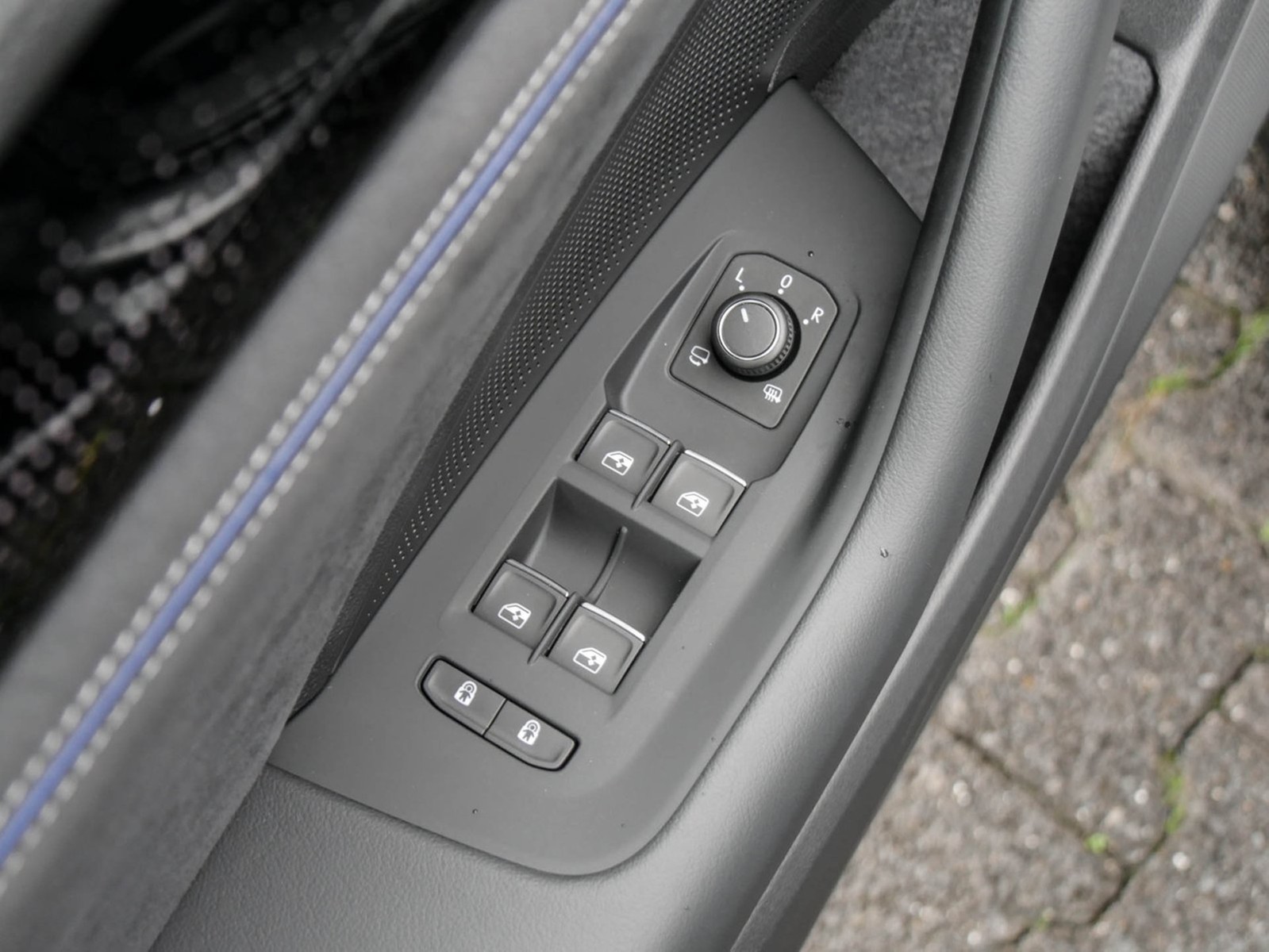 Volkswagen Passat Variant 2.0 R-LINE 4X4 NEUESMODELL AHK 19Z