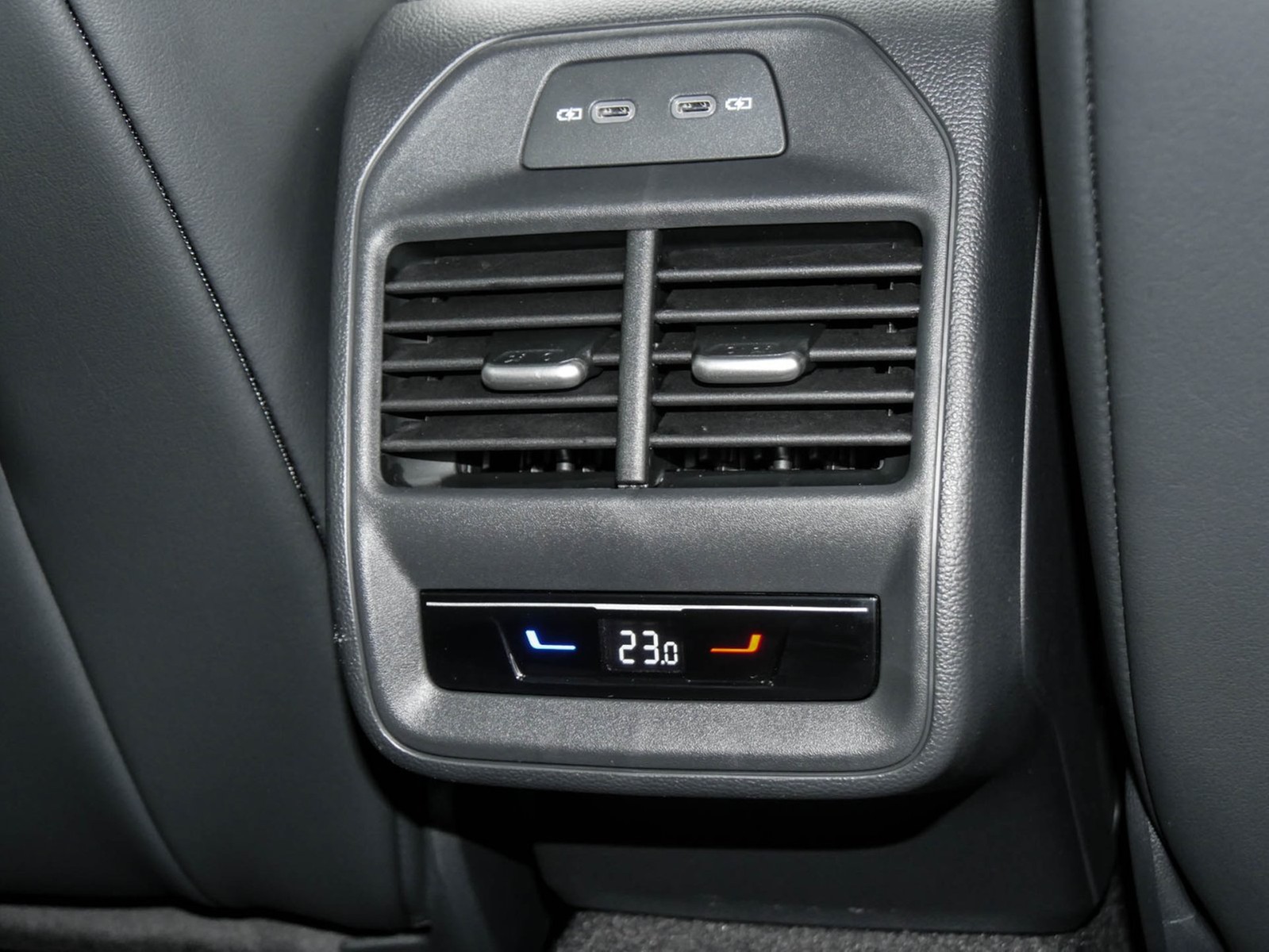 Volkswagen Passat Variant 2.0 R-LINE 4X4 NEUESMODELL AHK 19Z