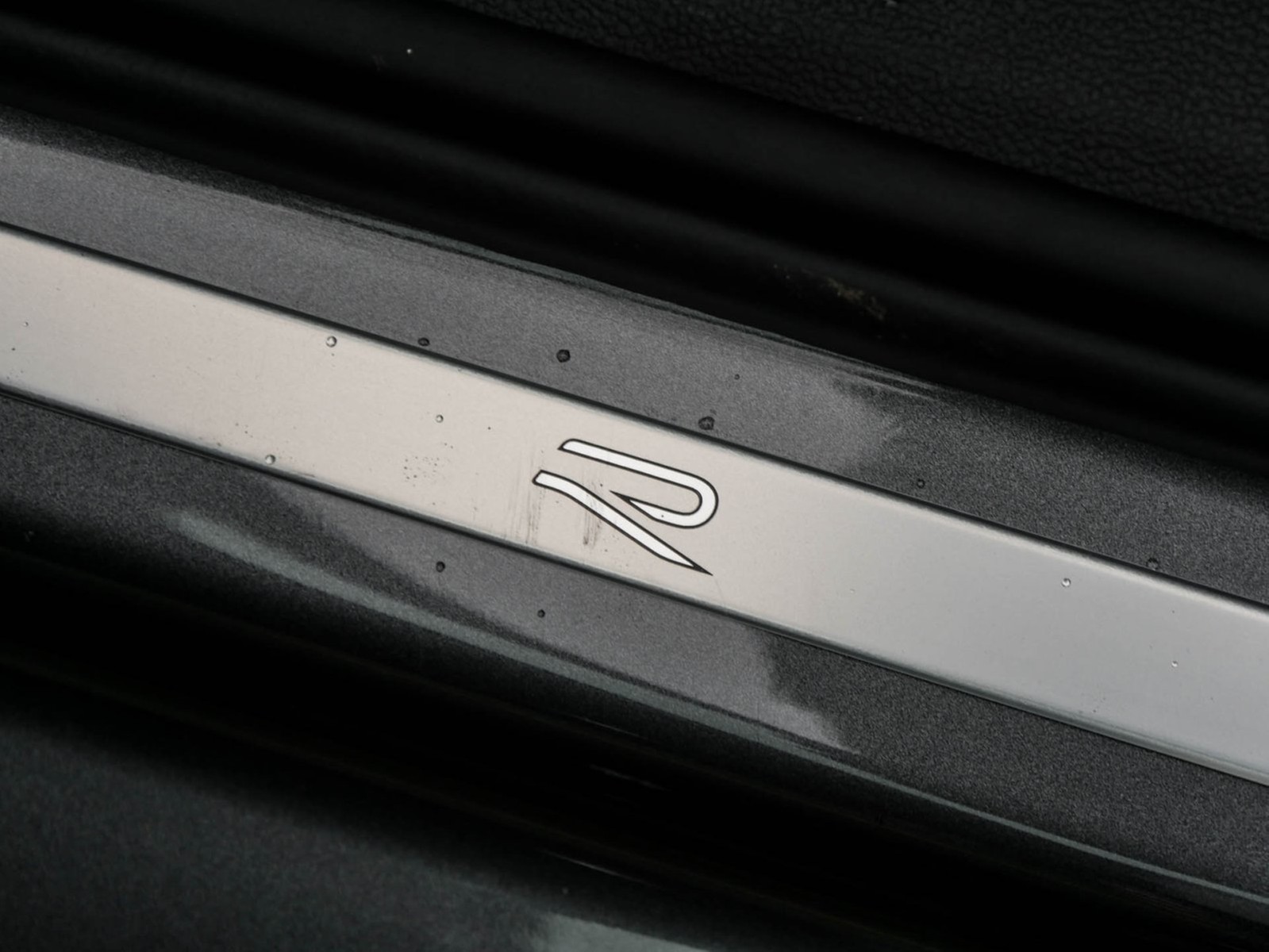 Volkswagen Passat Variant 2.0 R-LINE 4X4 NEUESMODELL AHK 19Z