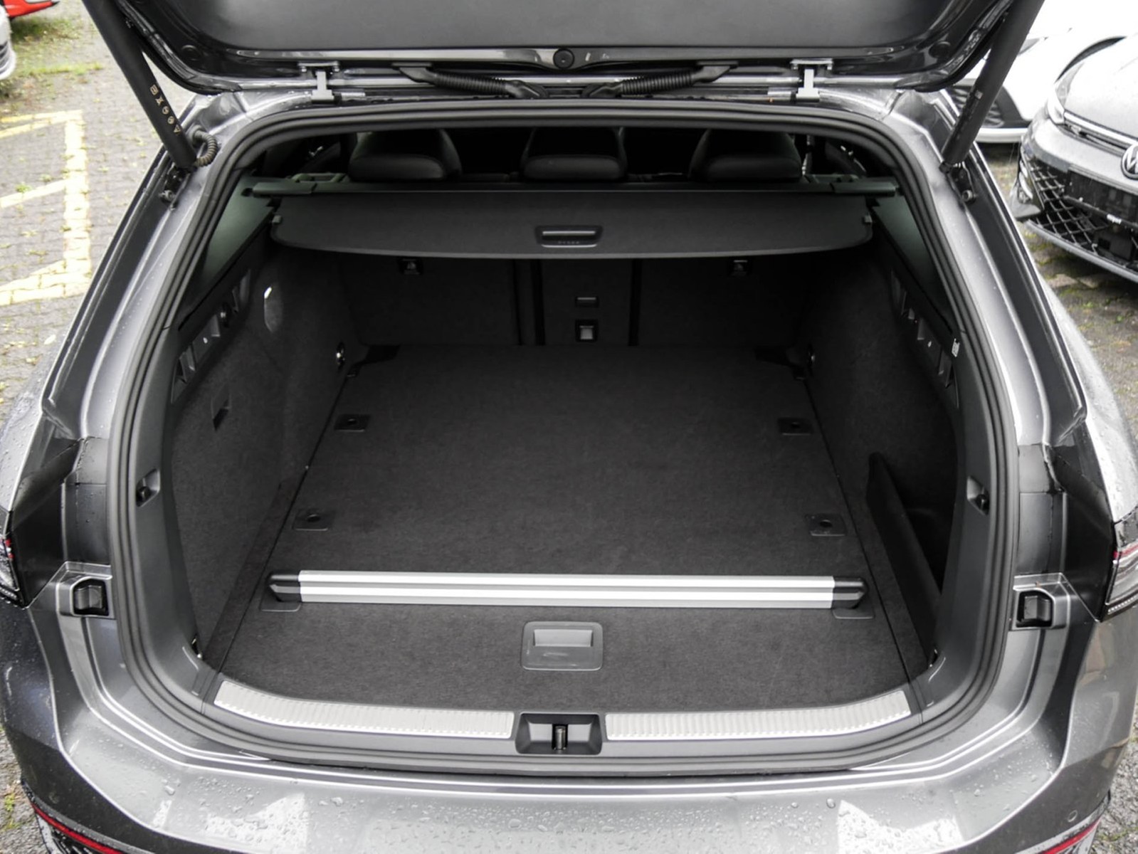 Volkswagen Passat Variant 2.0 R-LINE 4X4 NEUESMODELL AHK 19Z