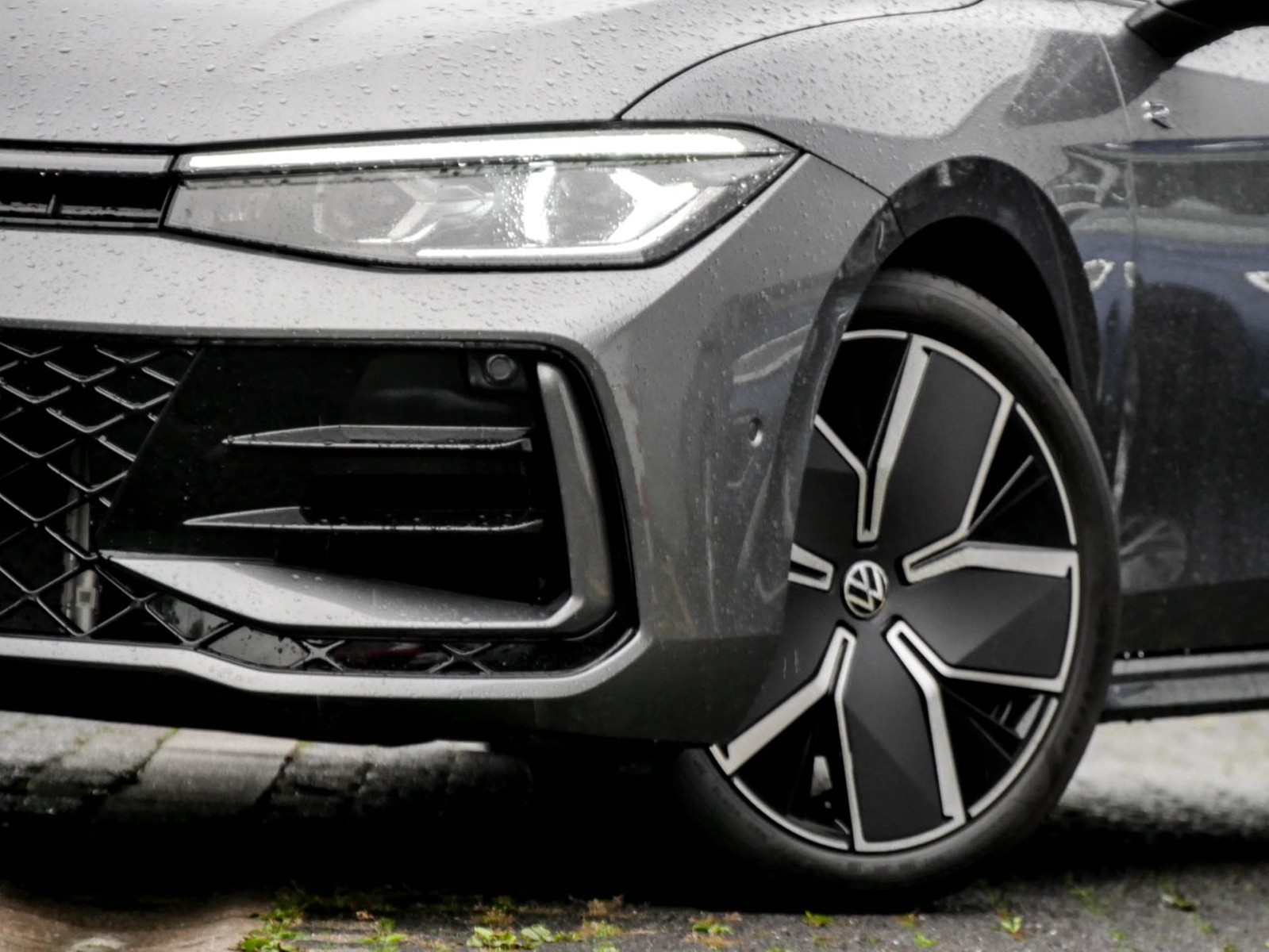 Volkswagen Passat Variant 2.0 R-LINE 4X4 NEUESMODELL AHK 19Z