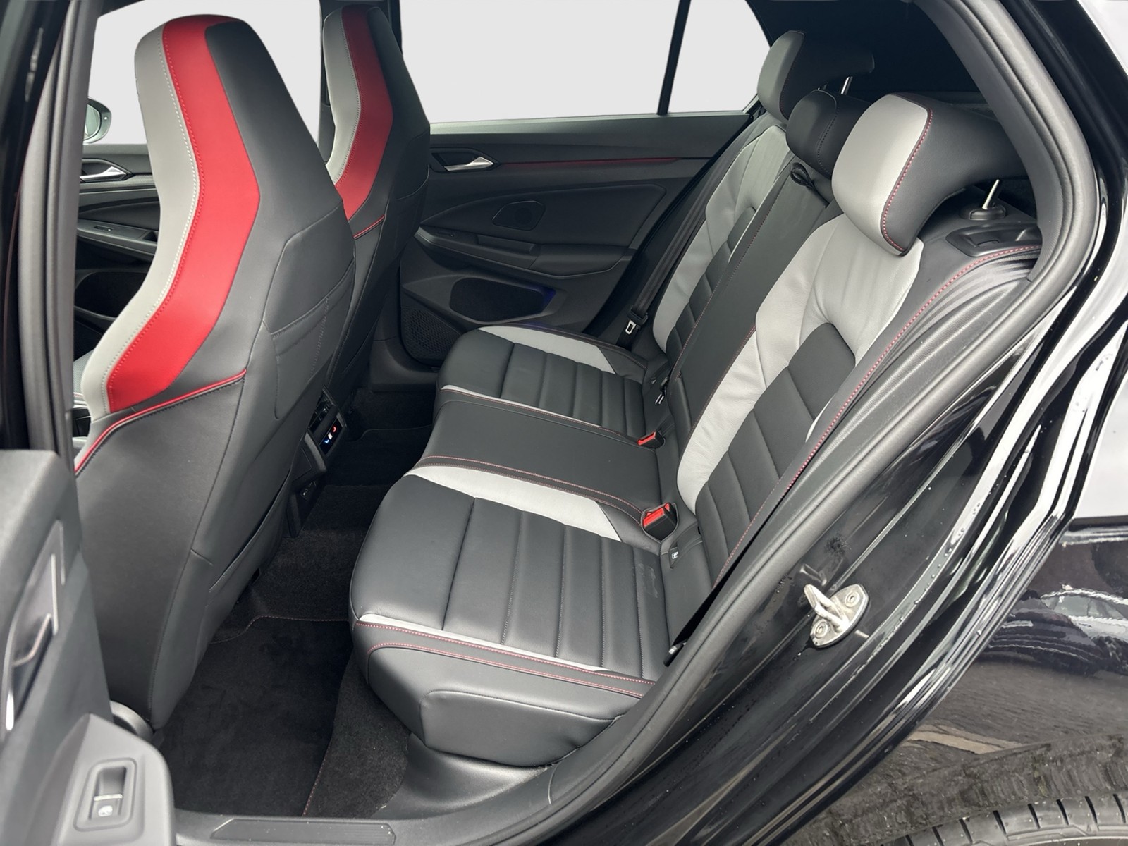 Volkswagen Golf VIII 2.0 GTI LEDER ALU19" MATRIX H.KARDON