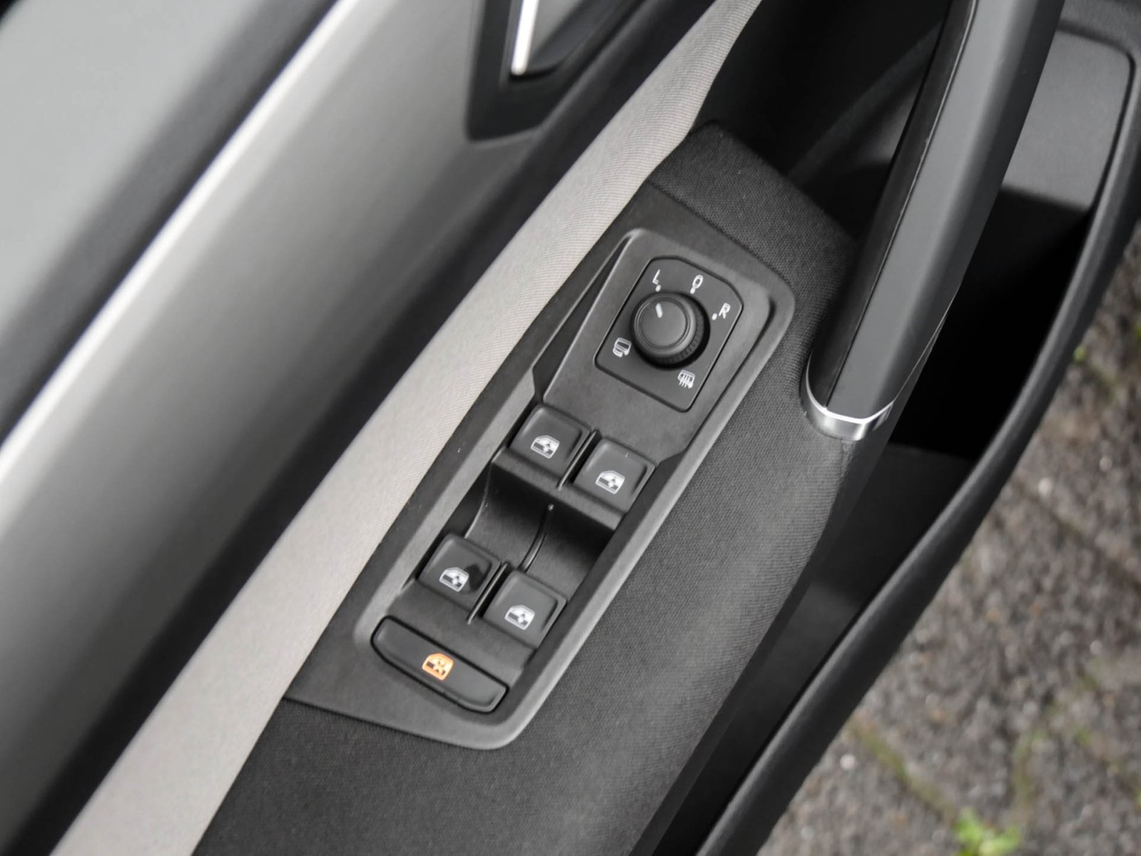 Volkswagen Touran 1.5 COMFORTLINE 7SITZE AHK CAM ACC NAVI