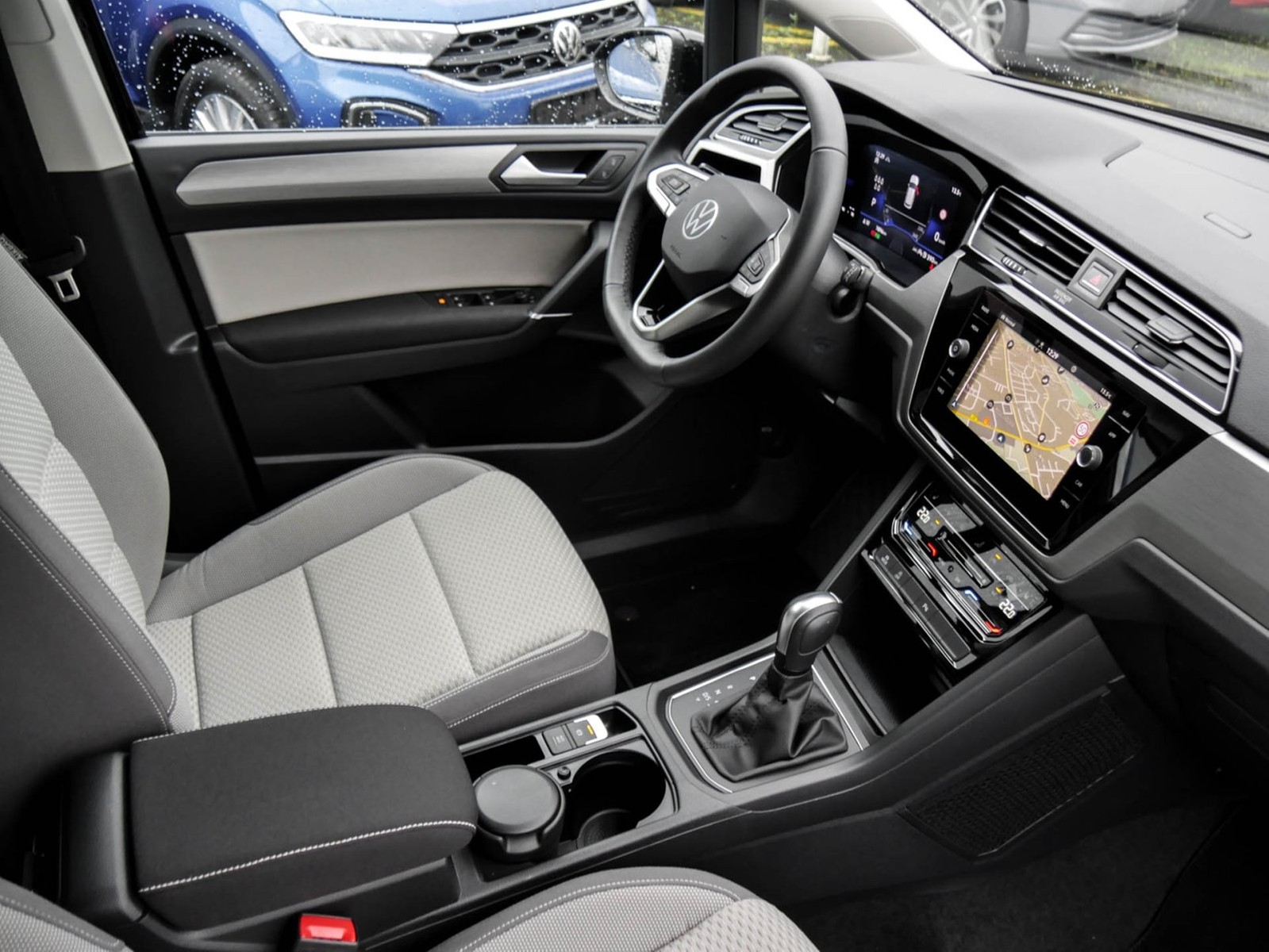 Volkswagen Touran 1.5 COMFORTLINE 7SITZE AHK CAM ACC NAVI