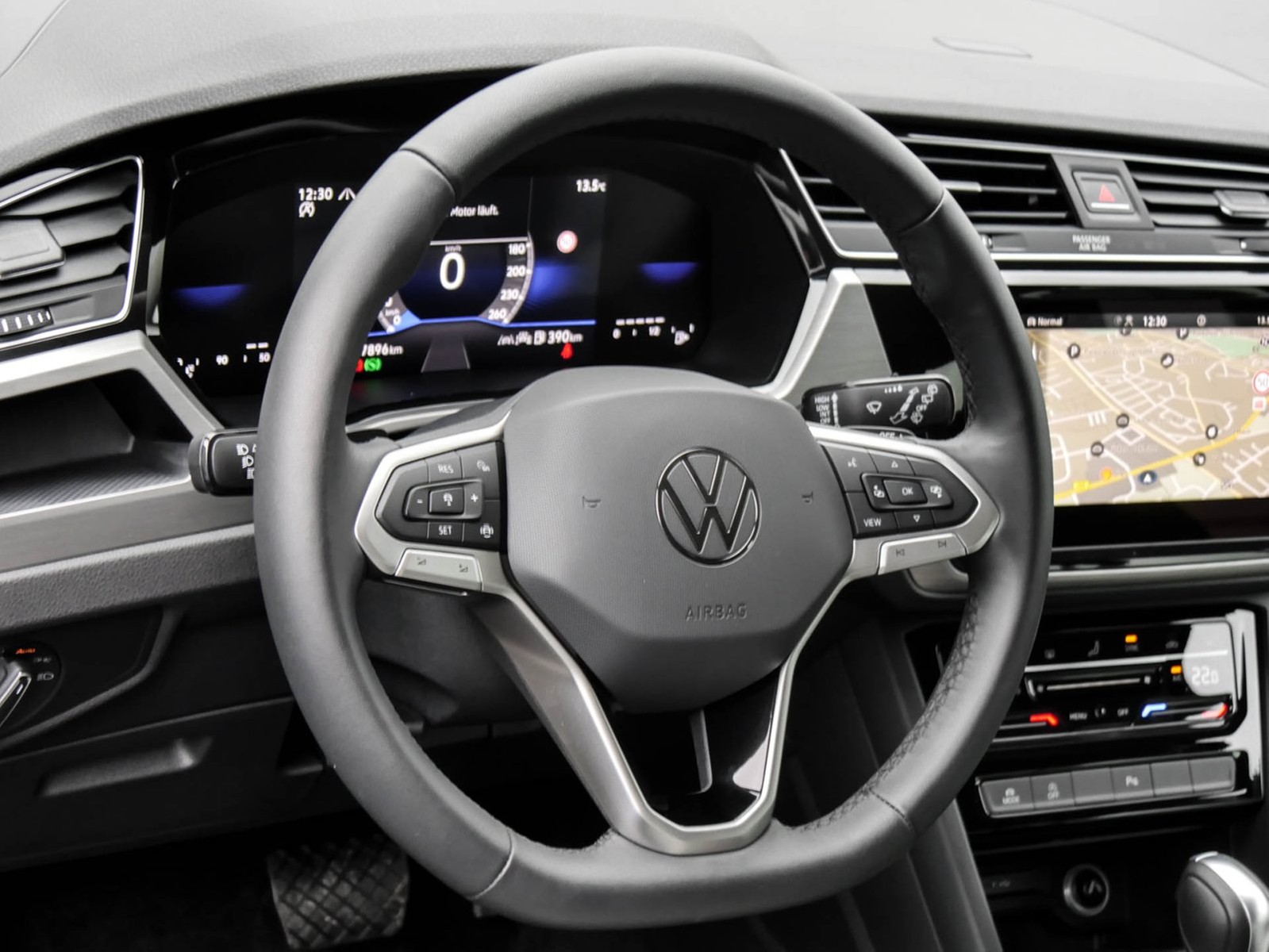 Volkswagen Touran 1.5 COMFORTLINE 7SITZE AHK CAM ACC NAVI