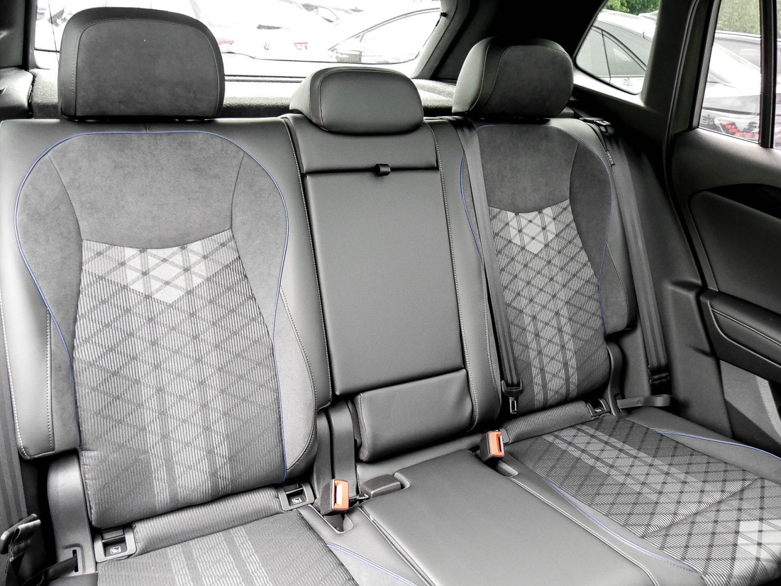Volkswagen Tiguan 2.0 R-LINE BLACK STYLE PANO KAMERA AHK