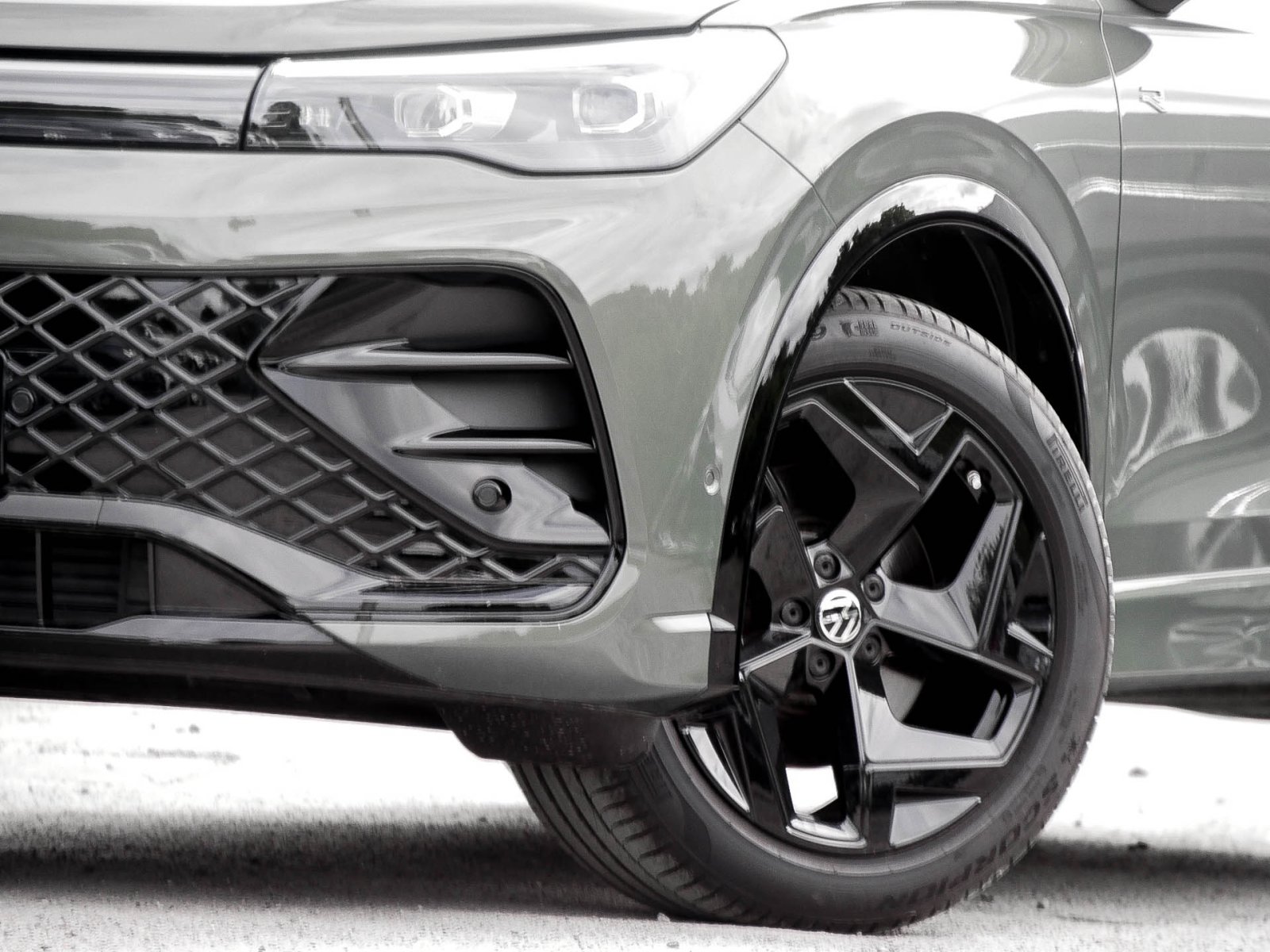 Volkswagen Tiguan 2.0 R-LINE BLACK STYLE PANO KAMERA AHK
