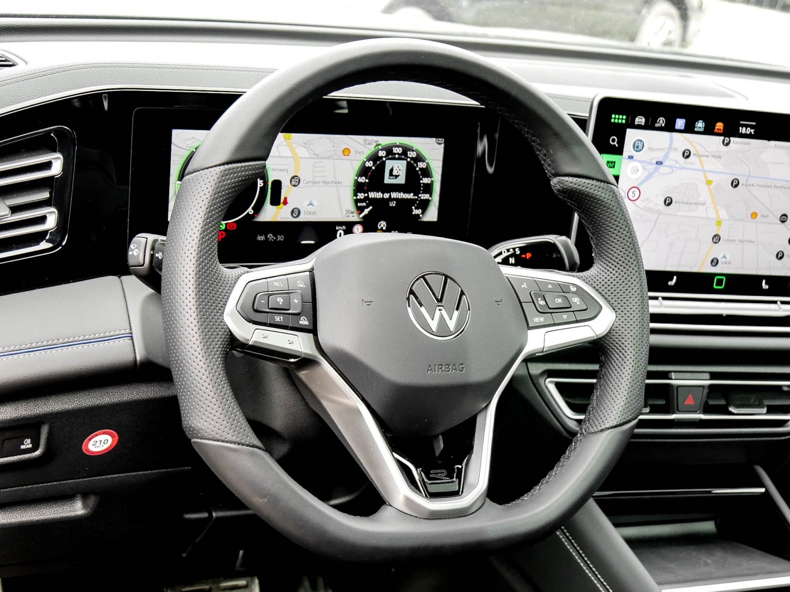 Volkswagen Tiguan 2.0 R-LINE BLACK STYLE PANO KAMERA AHK