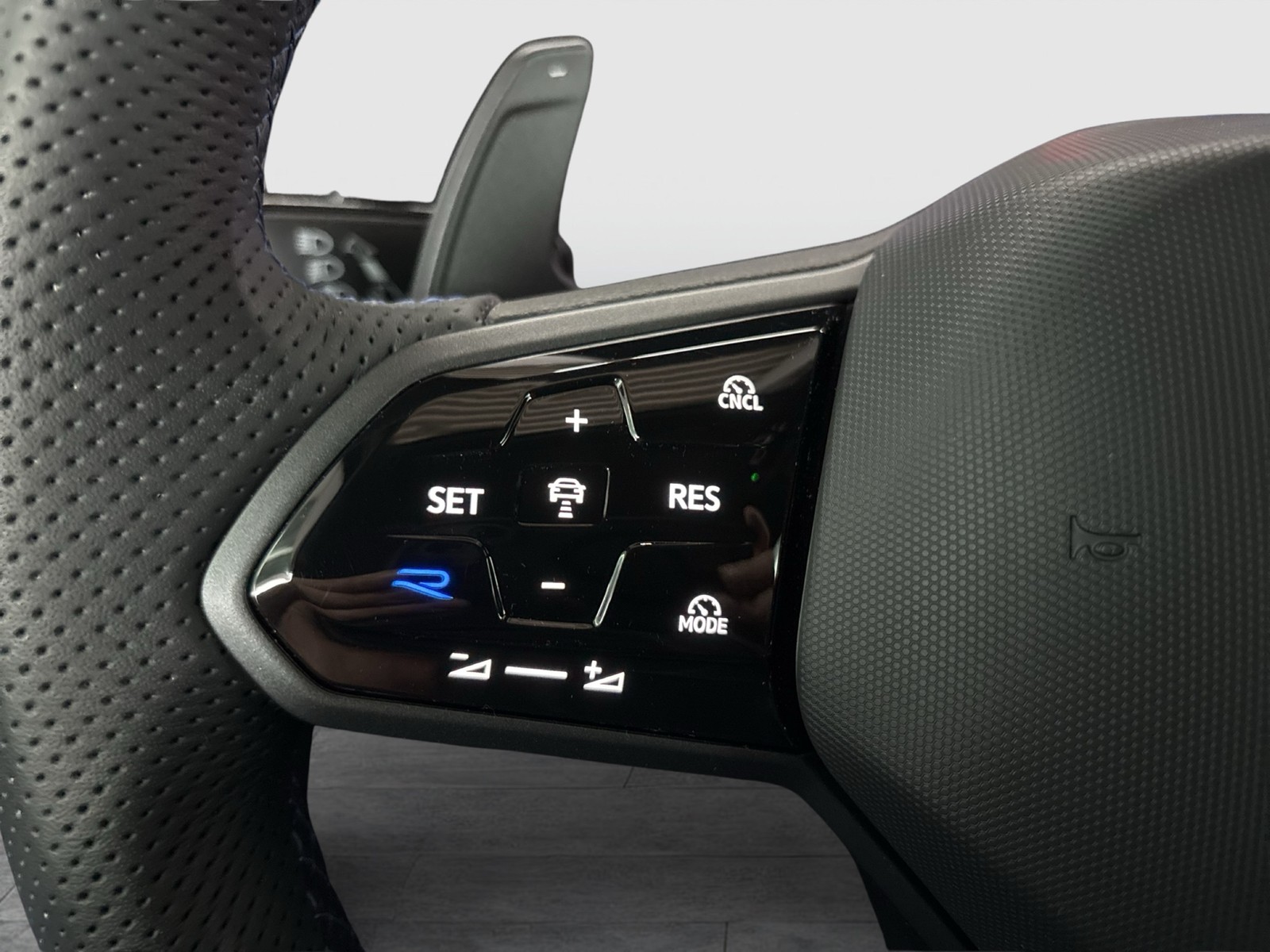 Volkswagen Golf VIII 2.0 R 4X4 MATRIX 360°CAM HEAD-UP ACC