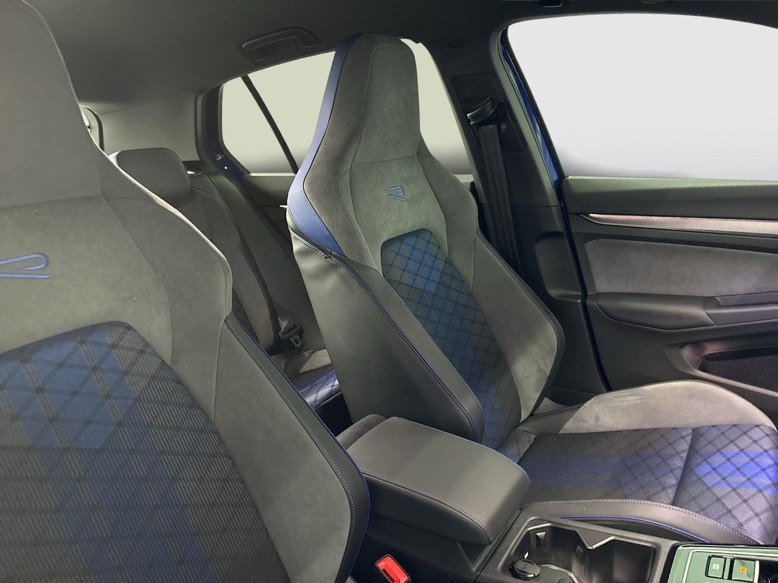 Volkswagen Golf VIII 2.0 R 4X4 MATRIX 360°CAM HEAD-UP ACC