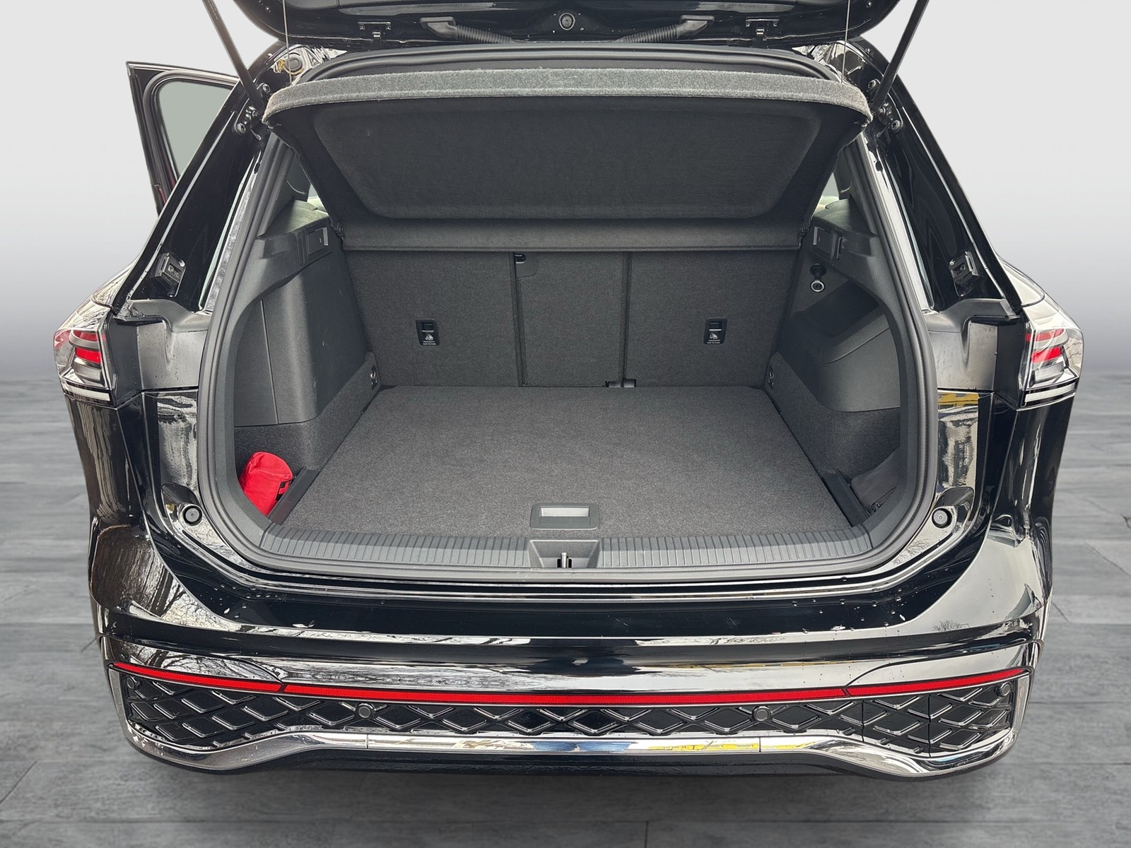 Volkswagen Tiguan 1.5 HYBRID R-LINE NEUESMODELL 360CAM LM20