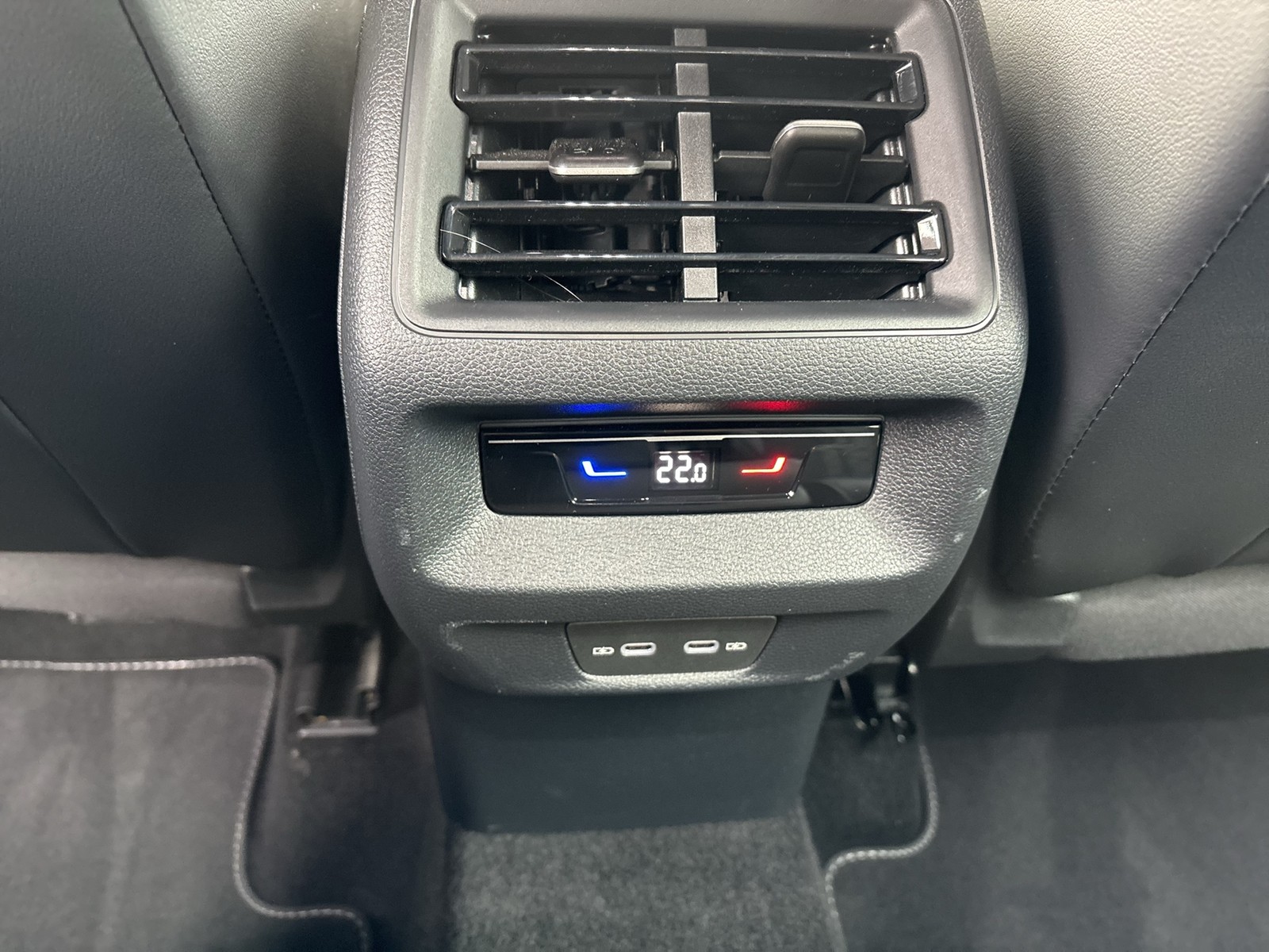 Volkswagen Tiguan 1.5 HYBRID R-LINE NEUESMODELL 360CAM LM20