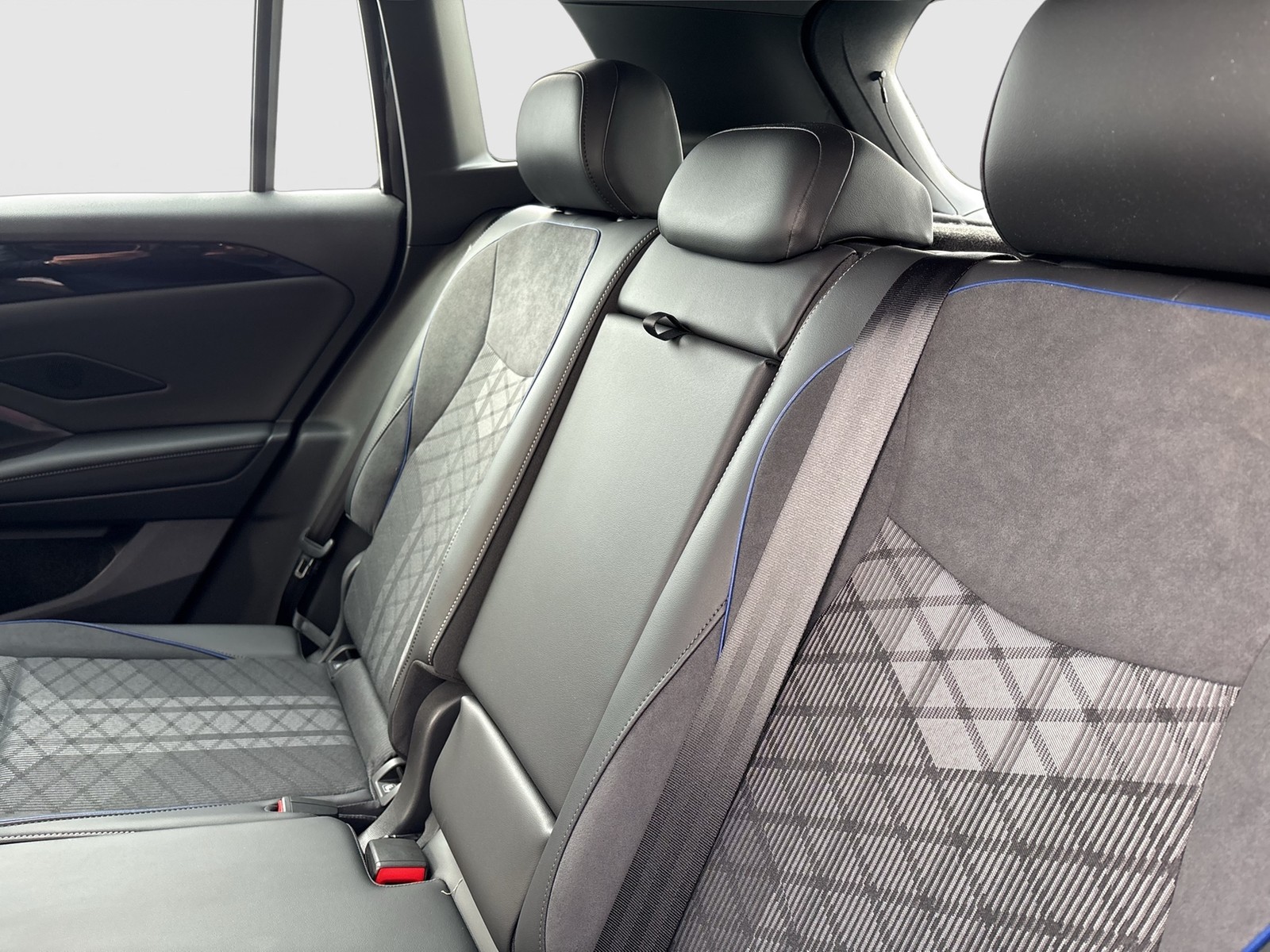 Volkswagen Tiguan 1.5 HYBRID R-LINE NEUESMODELL 360CAM LM20