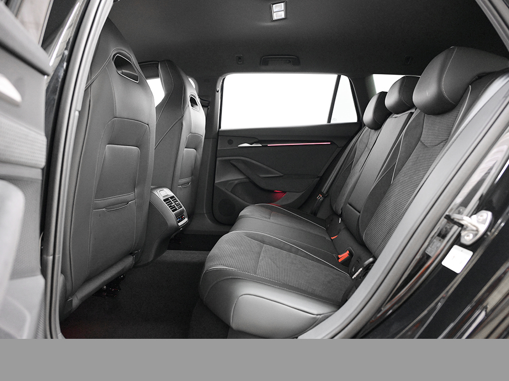 Skoda Superb Combi HYBRID SPORTLINE AHK HEADUP 360CAM