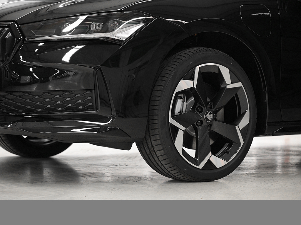 Skoda Superb Combi HYBRID SPORTLINE AHK HEADUP 360CAM