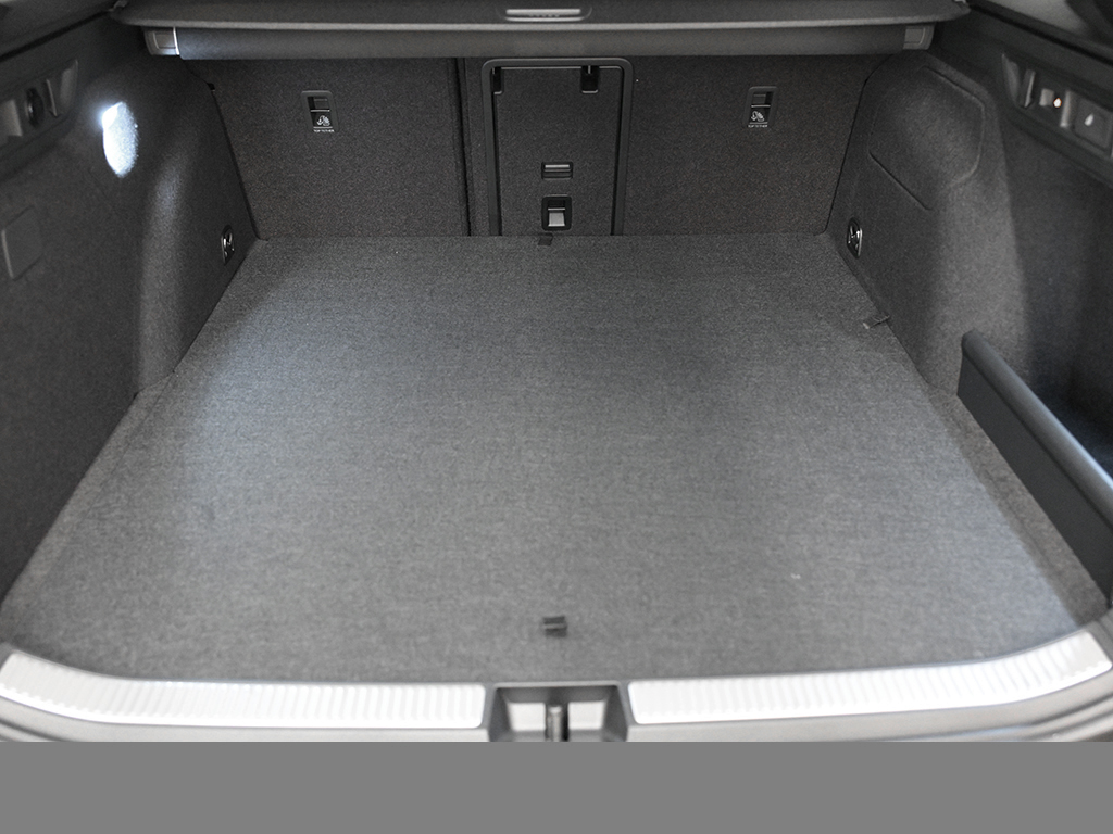 Skoda Superb Combi HYBRID SPORTLINE AHK HEADUP 360CAM