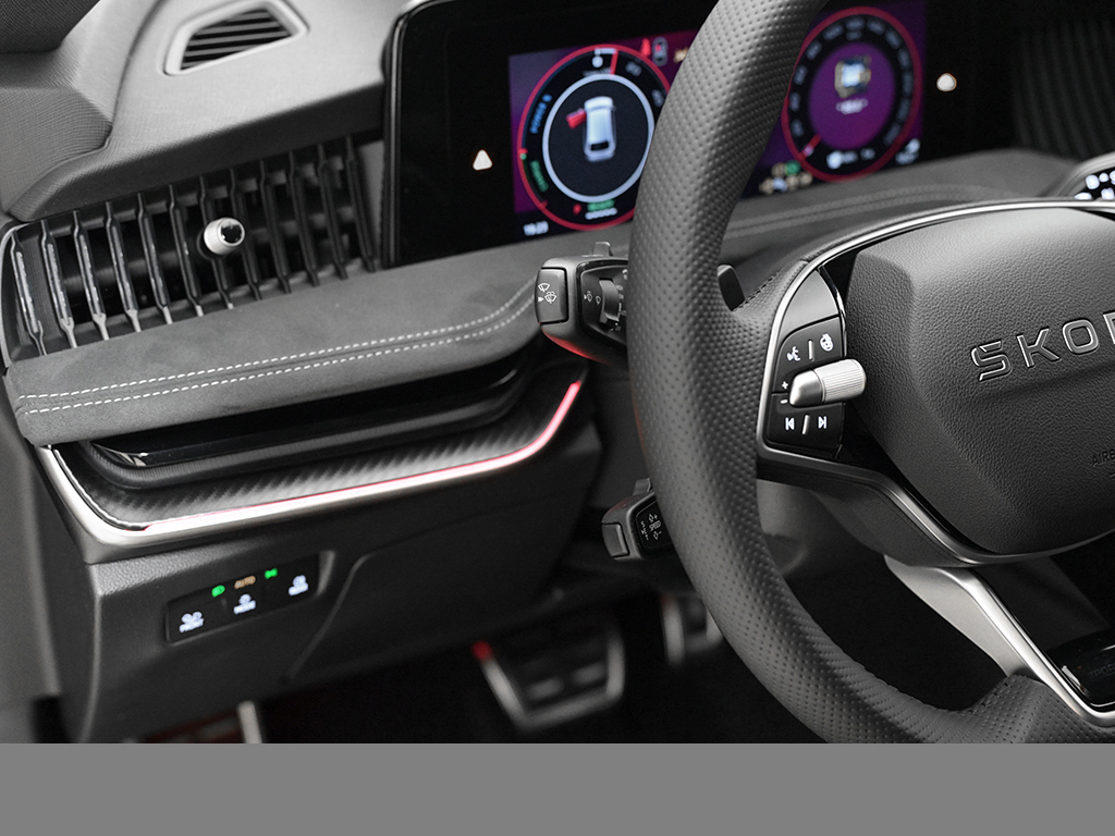 Skoda Superb Combi HYBRID SPORTLINE AHK HEADUP 360CAM