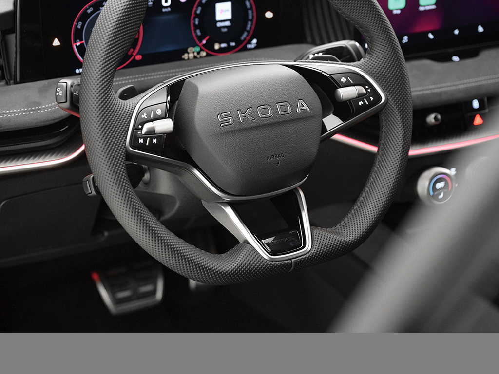 Skoda Superb Combi 2.0 SPORTLINE DSG 4x4 AHK eSITZE