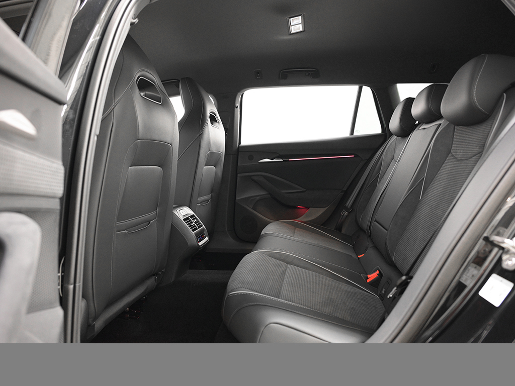 Skoda Superb Combi 2.0 SPORTLINE DSG 4x4 AHK eSITZE