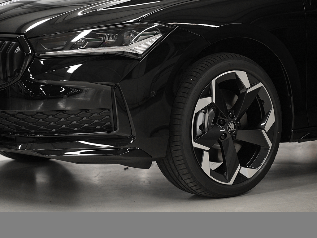 Skoda Superb Combi 2.0 SPORTLINE DSG 4x4 AHK eSITZE