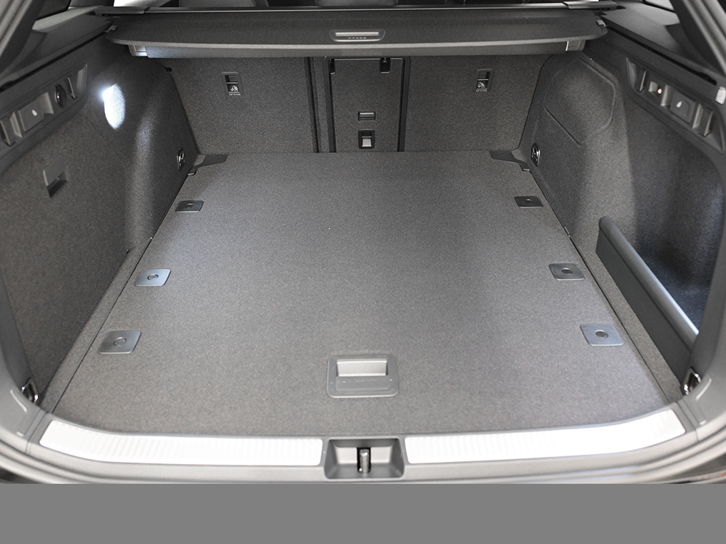 Skoda Superb Combi 2.0 SPORTLINE DSG 4x4 AHK eSITZE