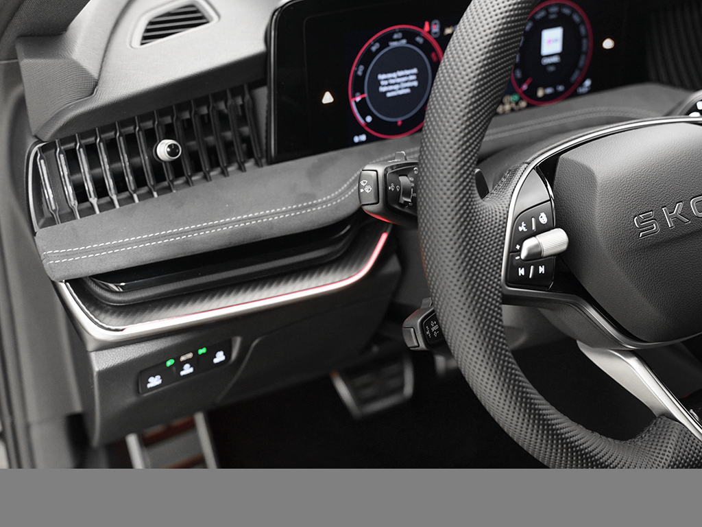 Skoda Superb Combi 2.0 SPORTLINE DSG 4x4 AHK eSITZE