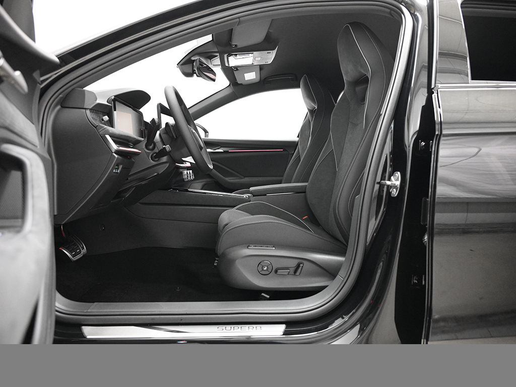 Skoda Superb Combi 2.0 SPORTLINE DSG 4x4 360CAM HEADUP