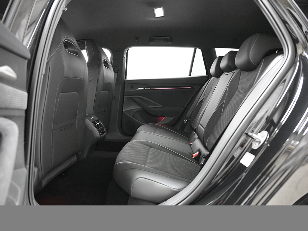 Skoda Superb Combi 2.0 SPORTLINE DSG 4x4 360CAM HEADUP